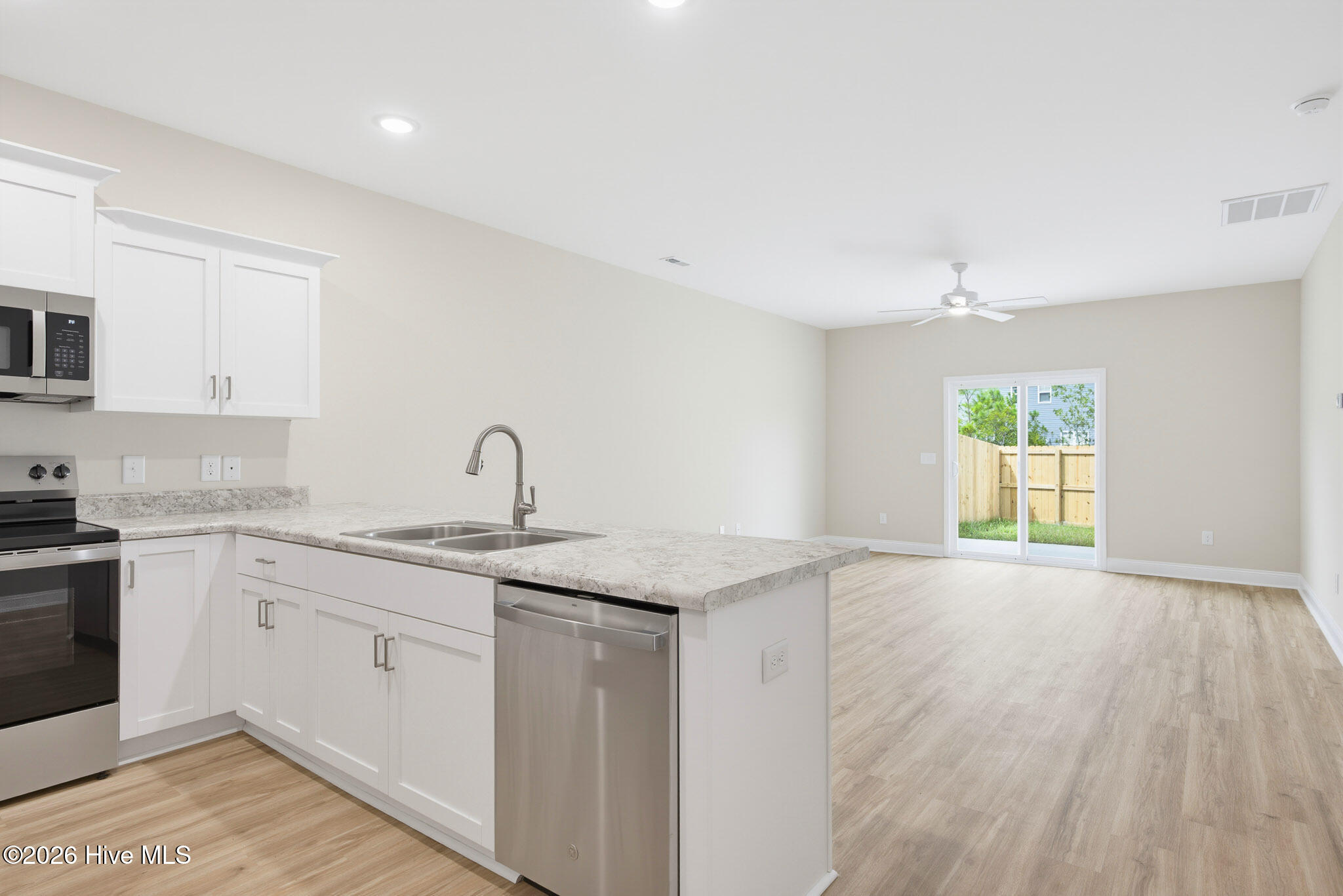 305 Coastal Reef Court Property Photo 4