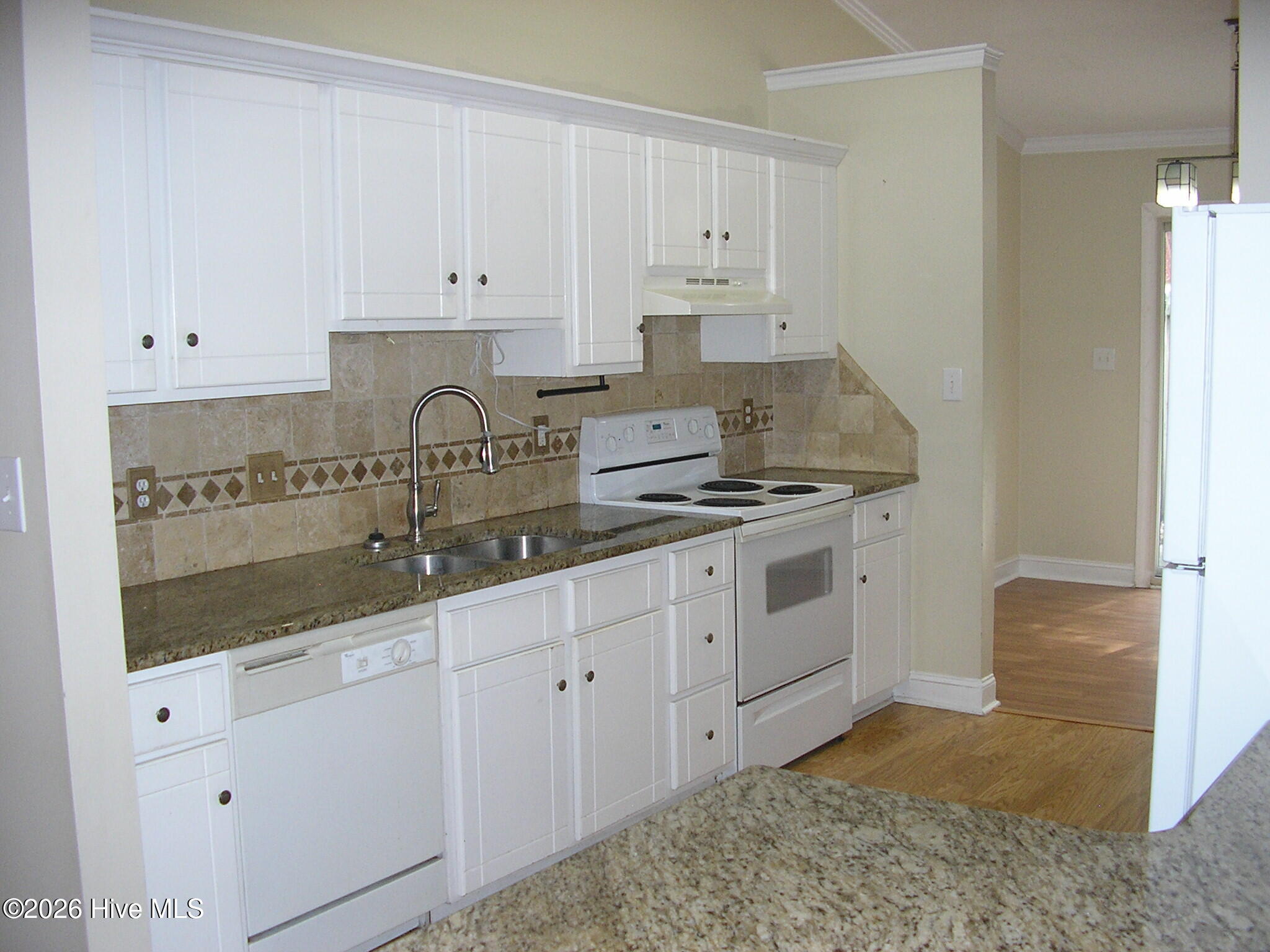 1206 Holden Drive B Property Photo 7