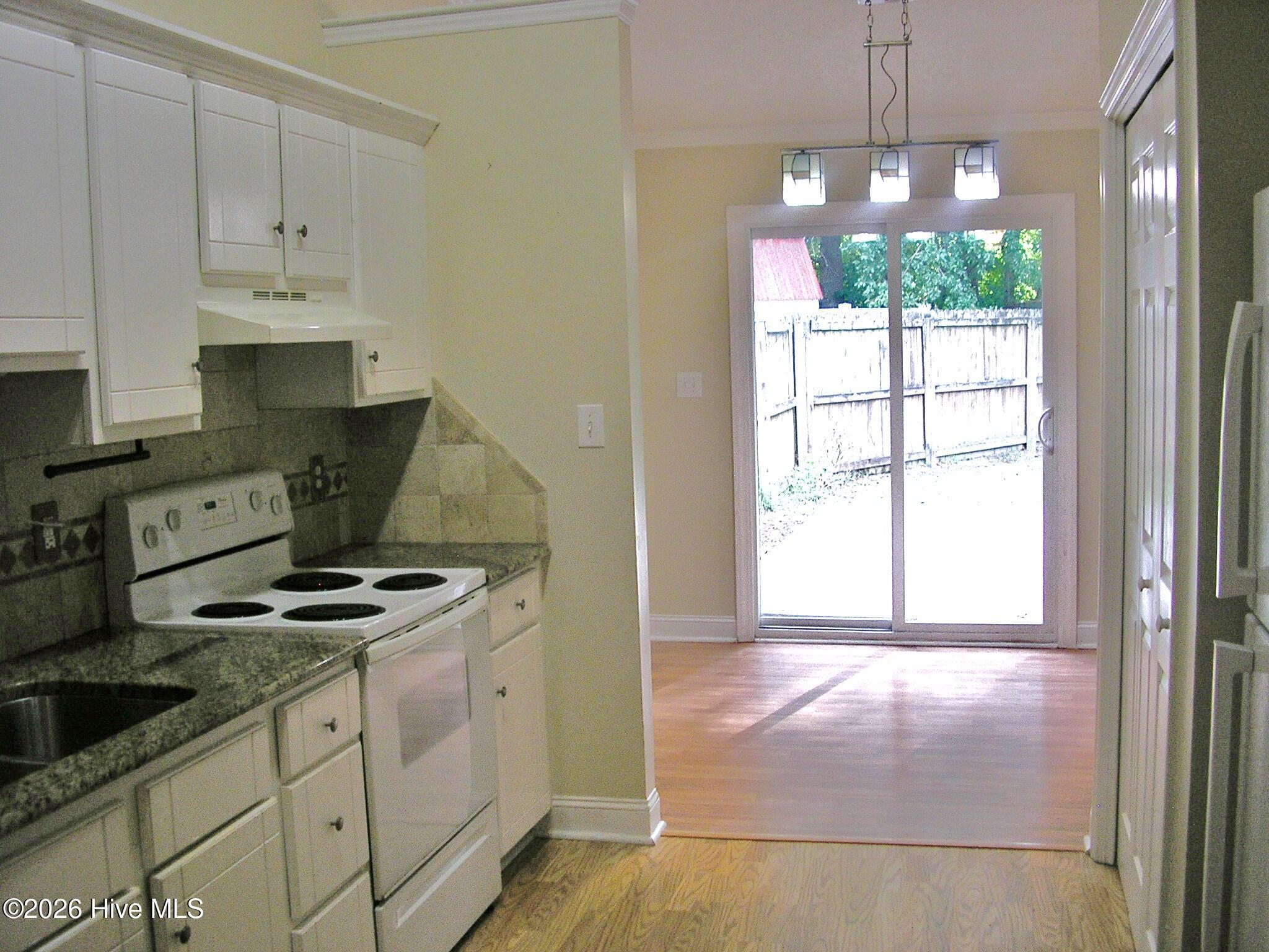1206 Holden Drive B Property Photo 8