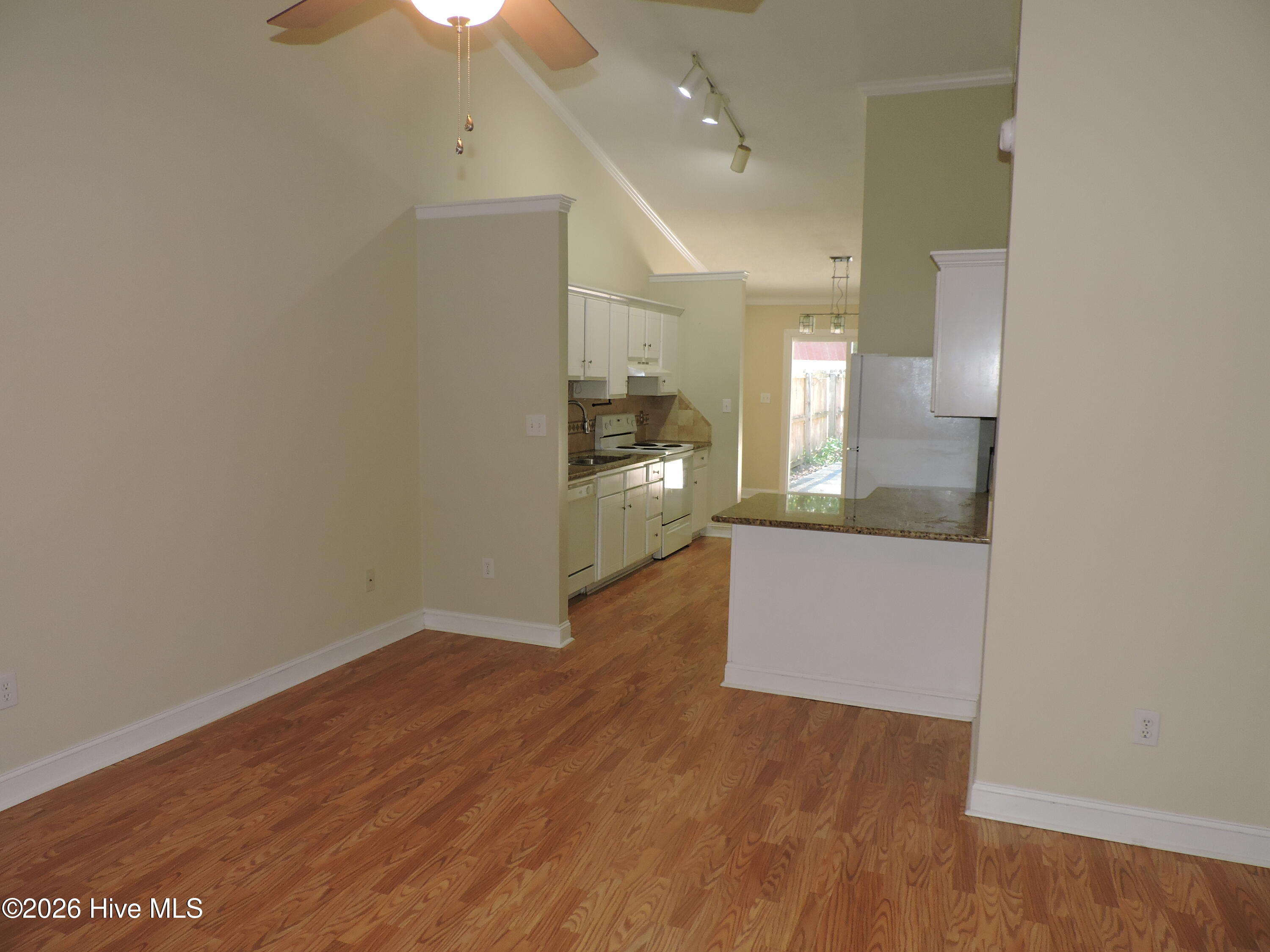 1206 Holden Drive B Property Photo 11