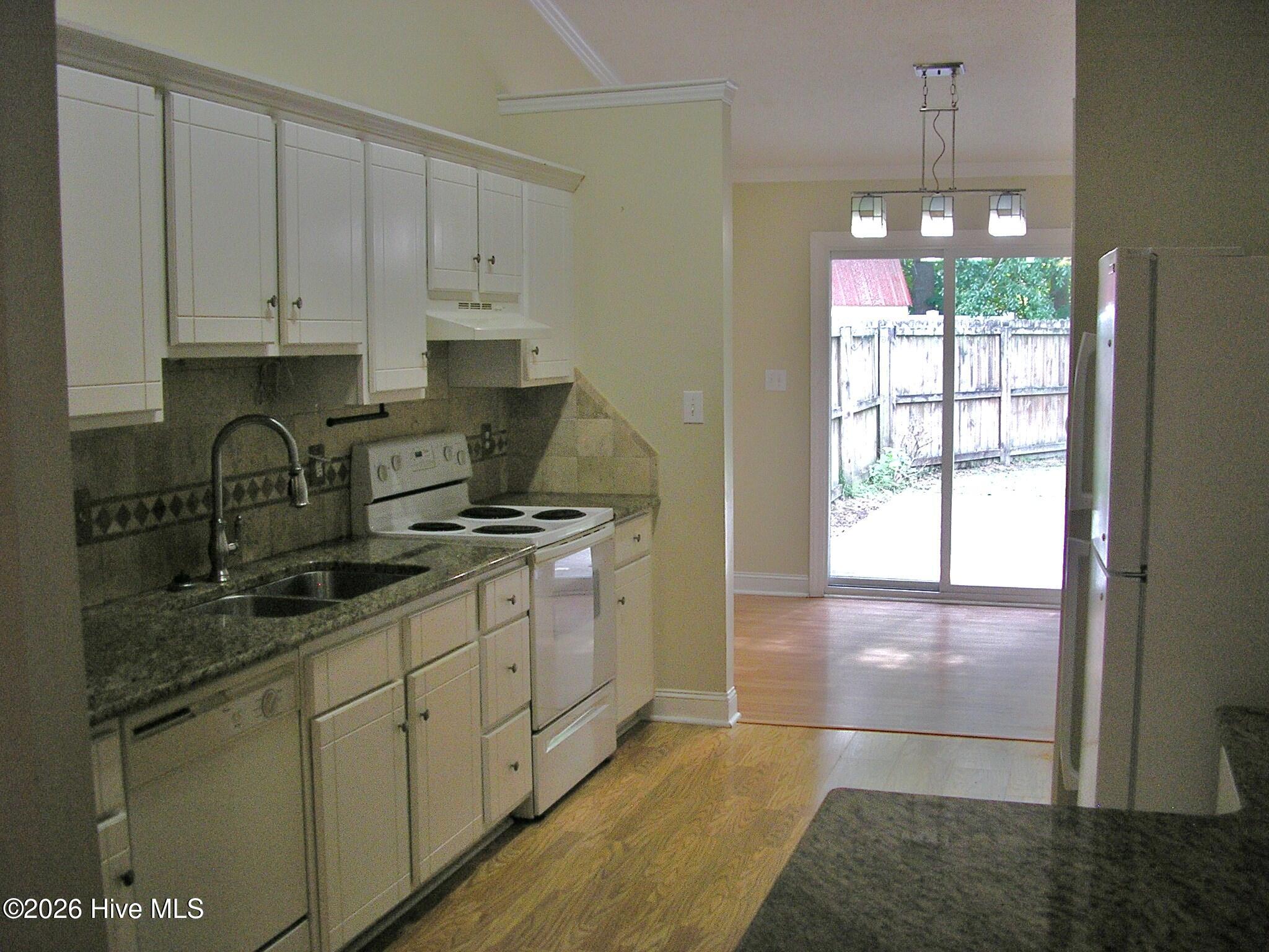 1206 Holden Drive B Property Photo 13