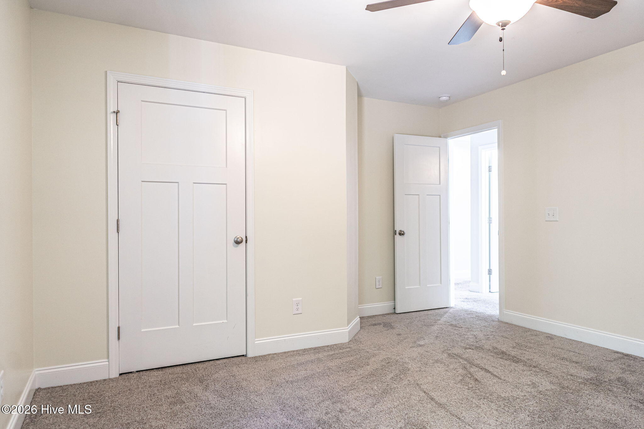 216 Vanderbuilt Court Property Photo 24