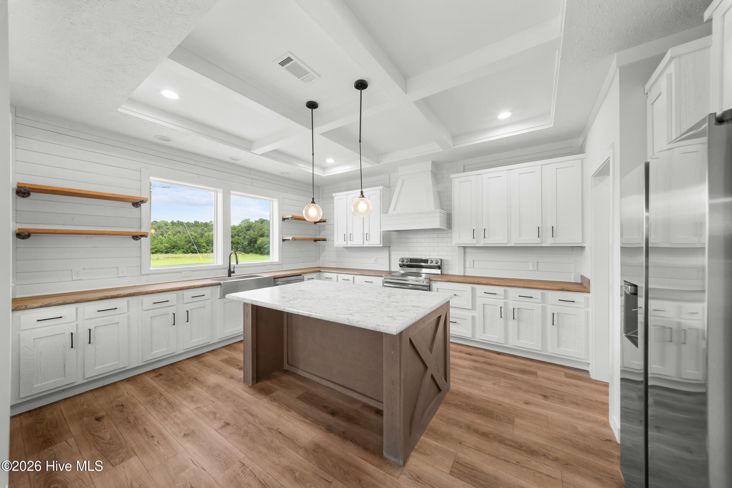 562 Sinkhole Road Property Photo 8