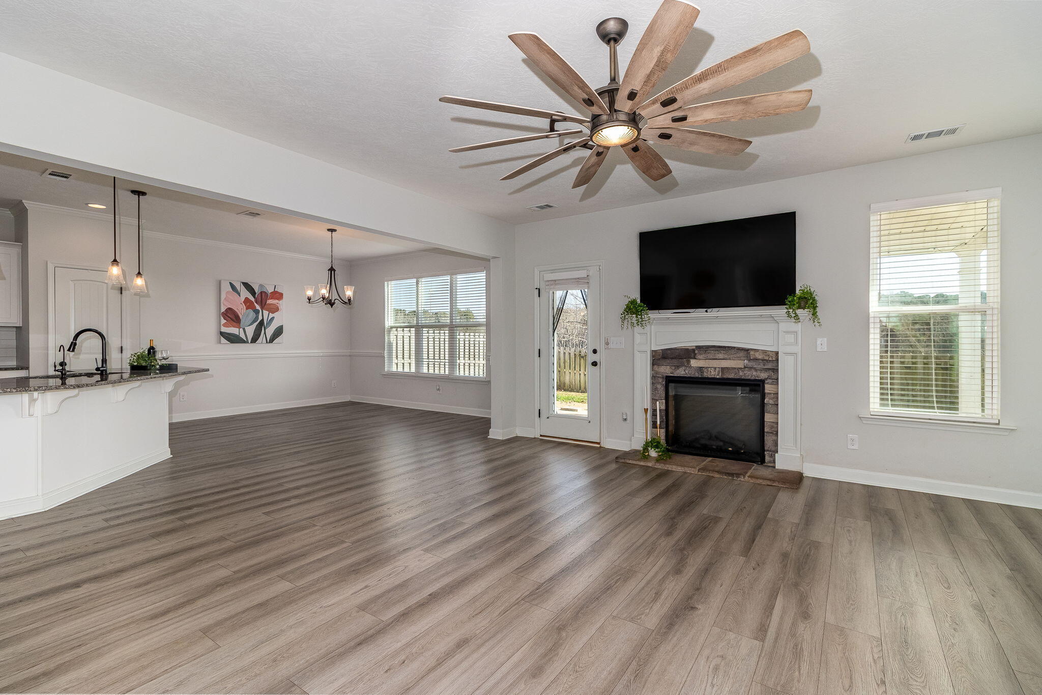 115 Dublin Loop Property Photo 8