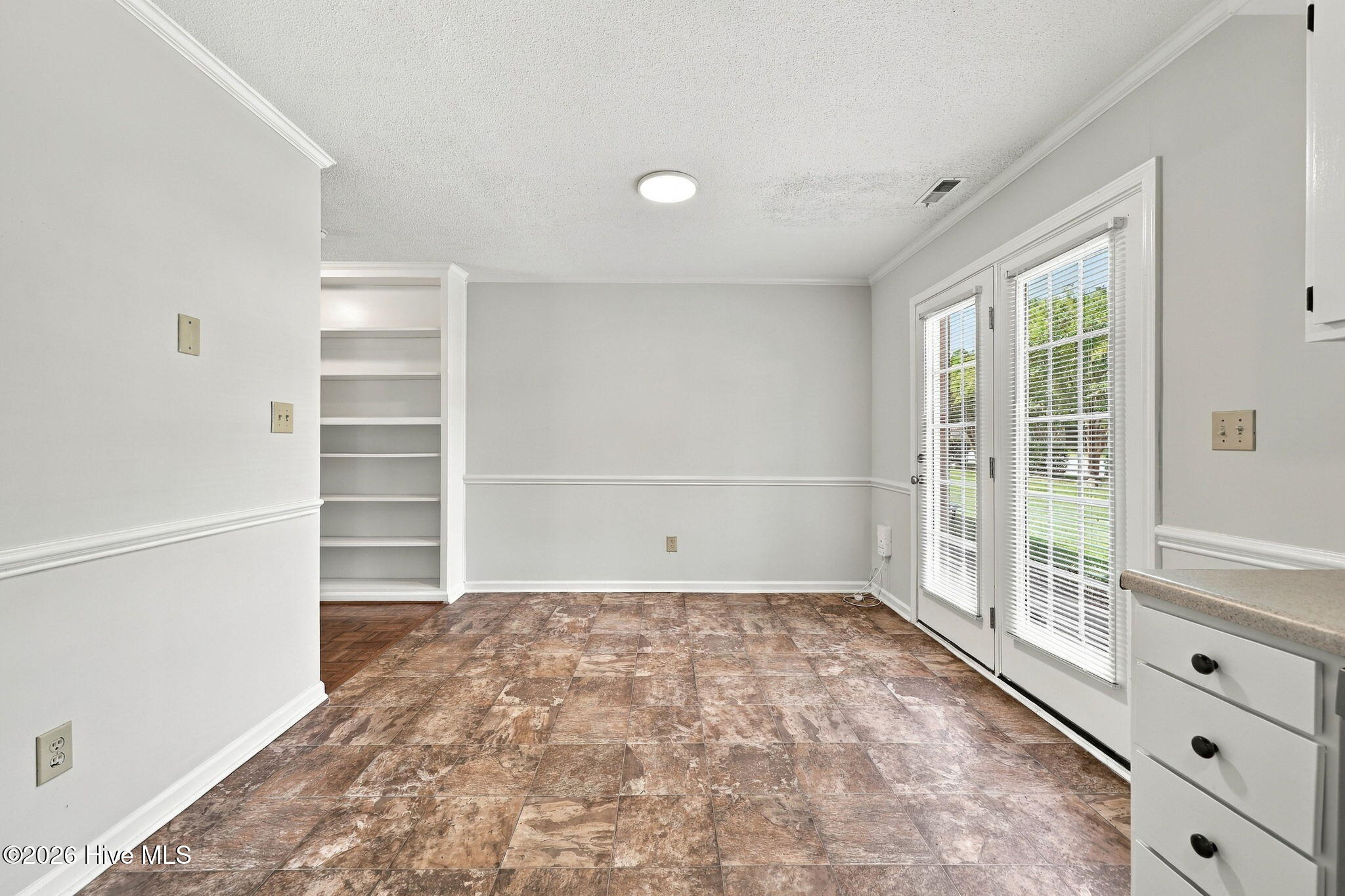 100 David Drive E15 Property Photo 10