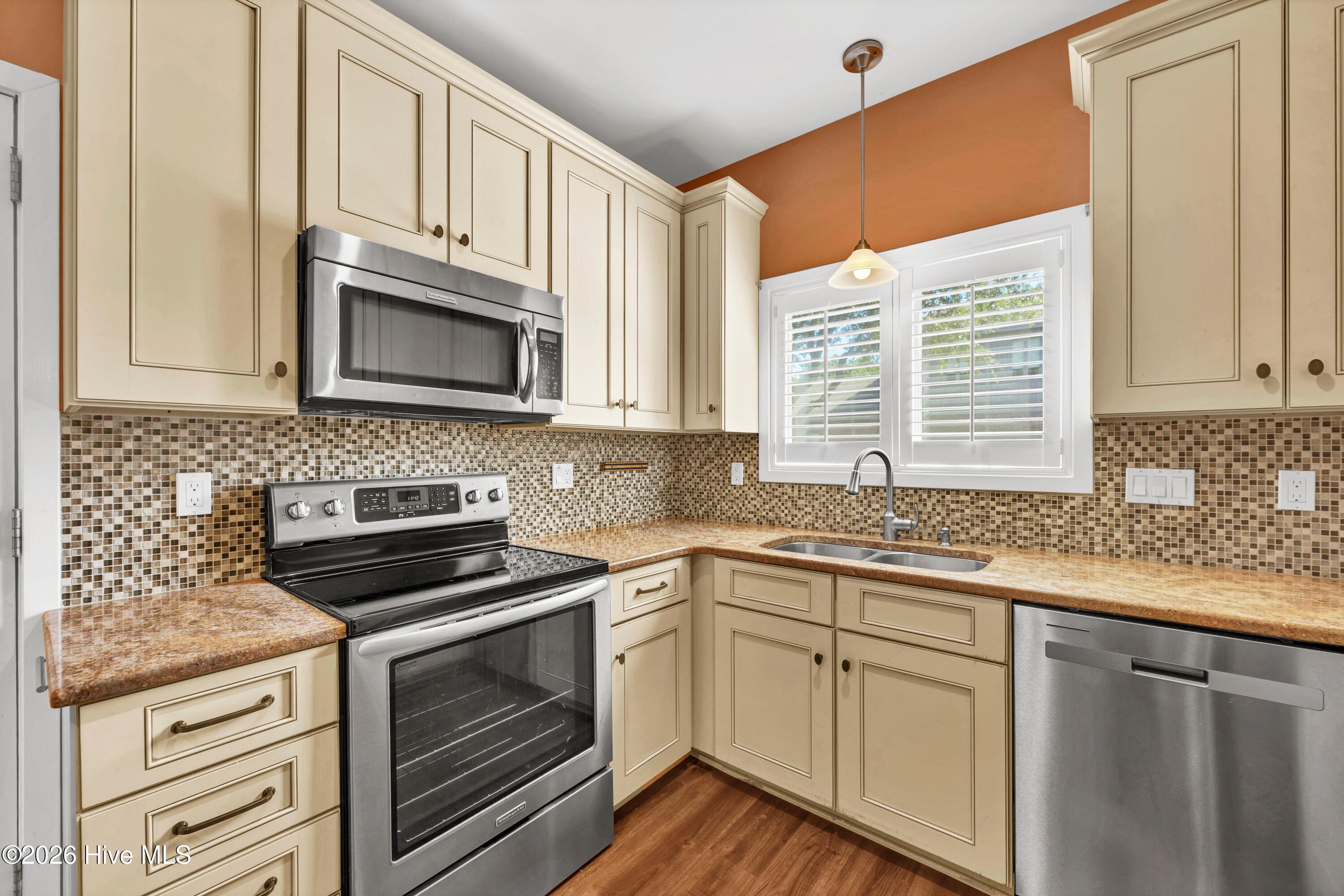 3703 Reston Court Unit A Property Photo 7