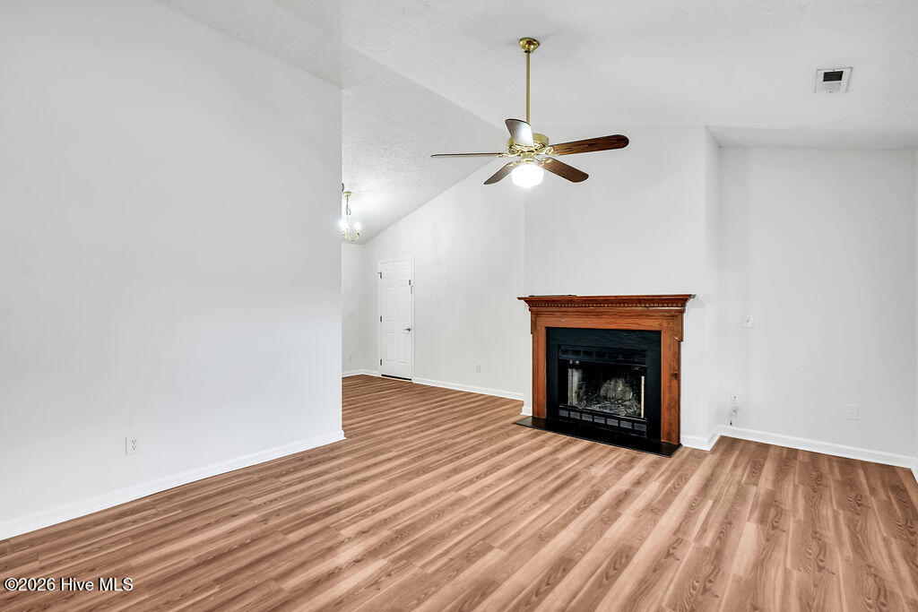 303 E Wood Lane Property Photo 4