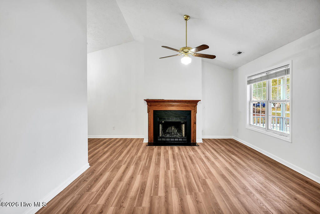 303 E Wood Lane Property Photo 5