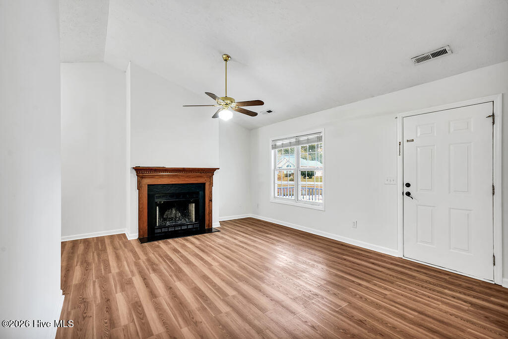 303 E Wood Lane Property Photo 6