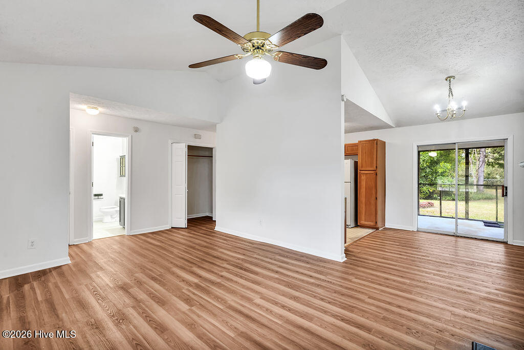 303 E Wood Lane Property Photo 8