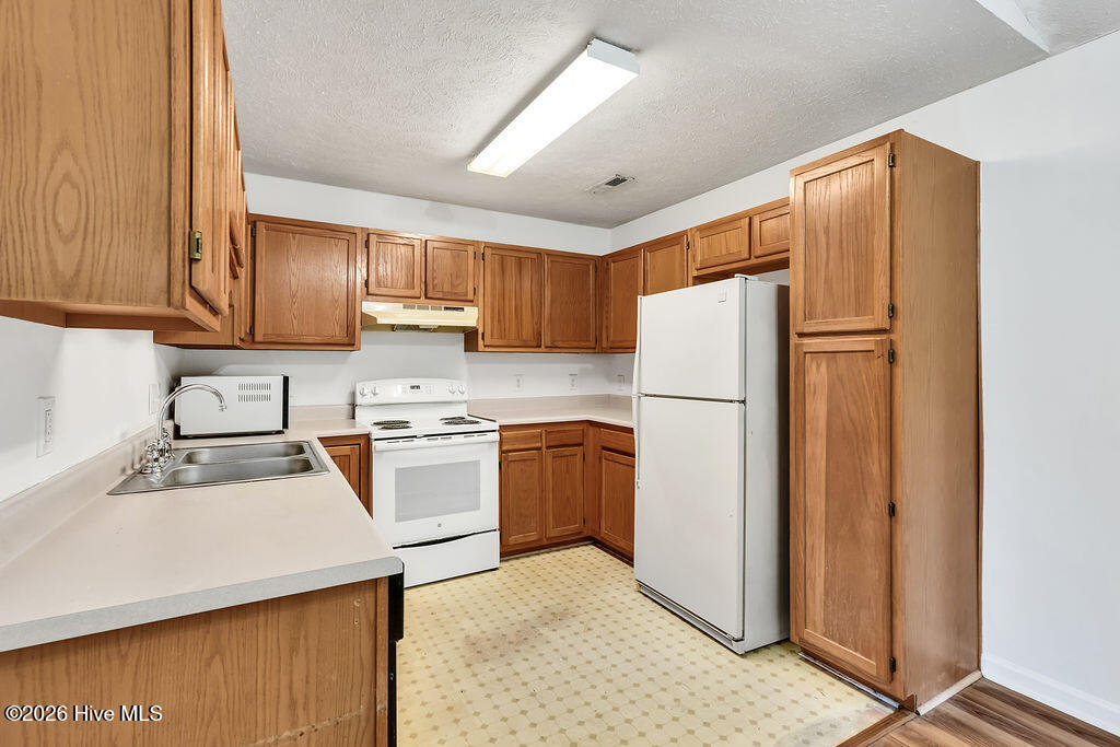 303 E Wood Lane Property Photo 10