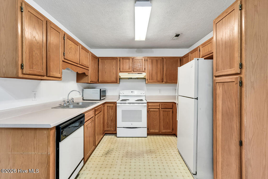 303 E Wood Lane Property Photo 11