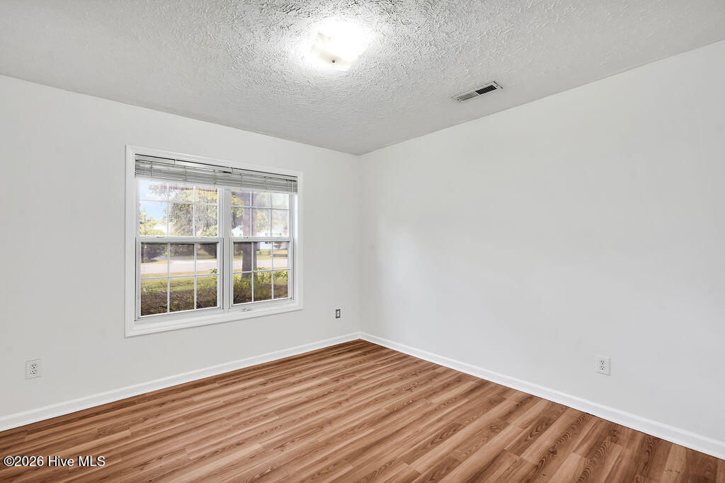 303 E Wood Lane Property Photo 14