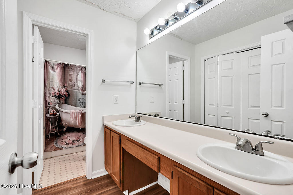 303 E Wood Lane Property Photo 20