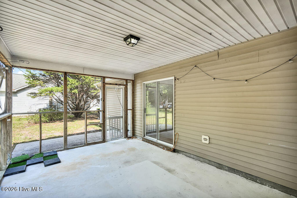 303 E Wood Lane Property Photo 22