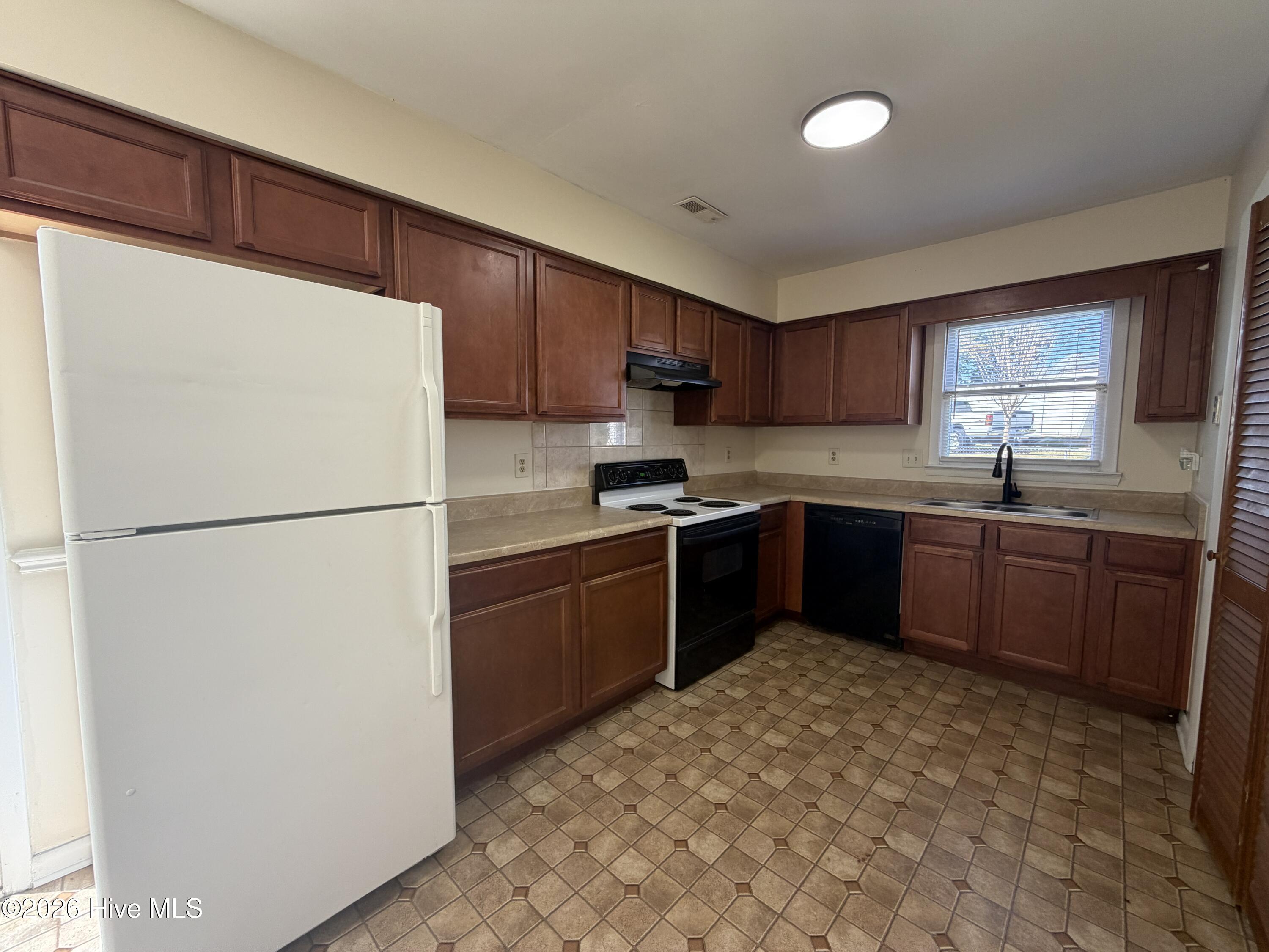 1019 Blue Leaf Place Property Photo 4