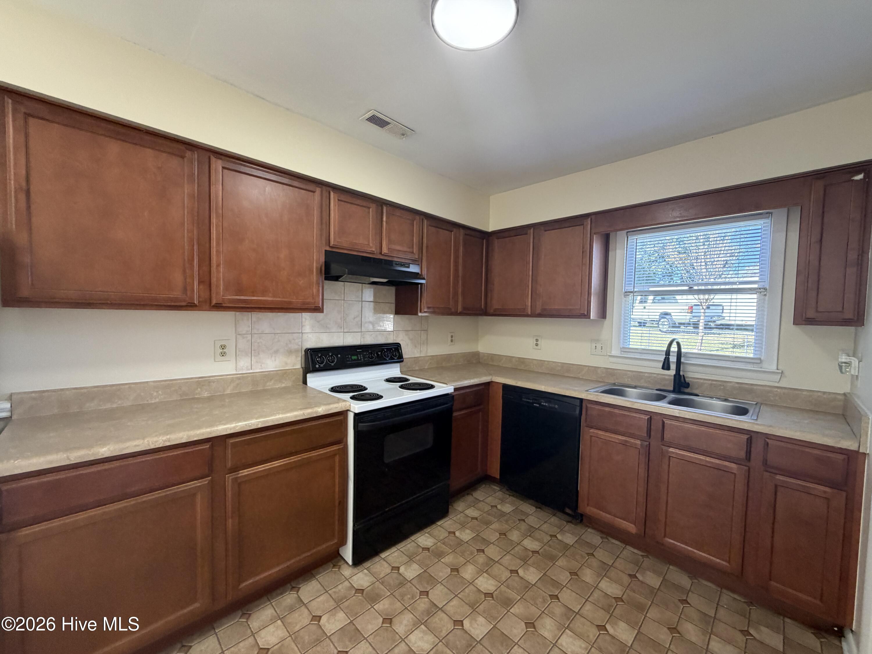 1019 Blue Leaf Place Property Photo 5