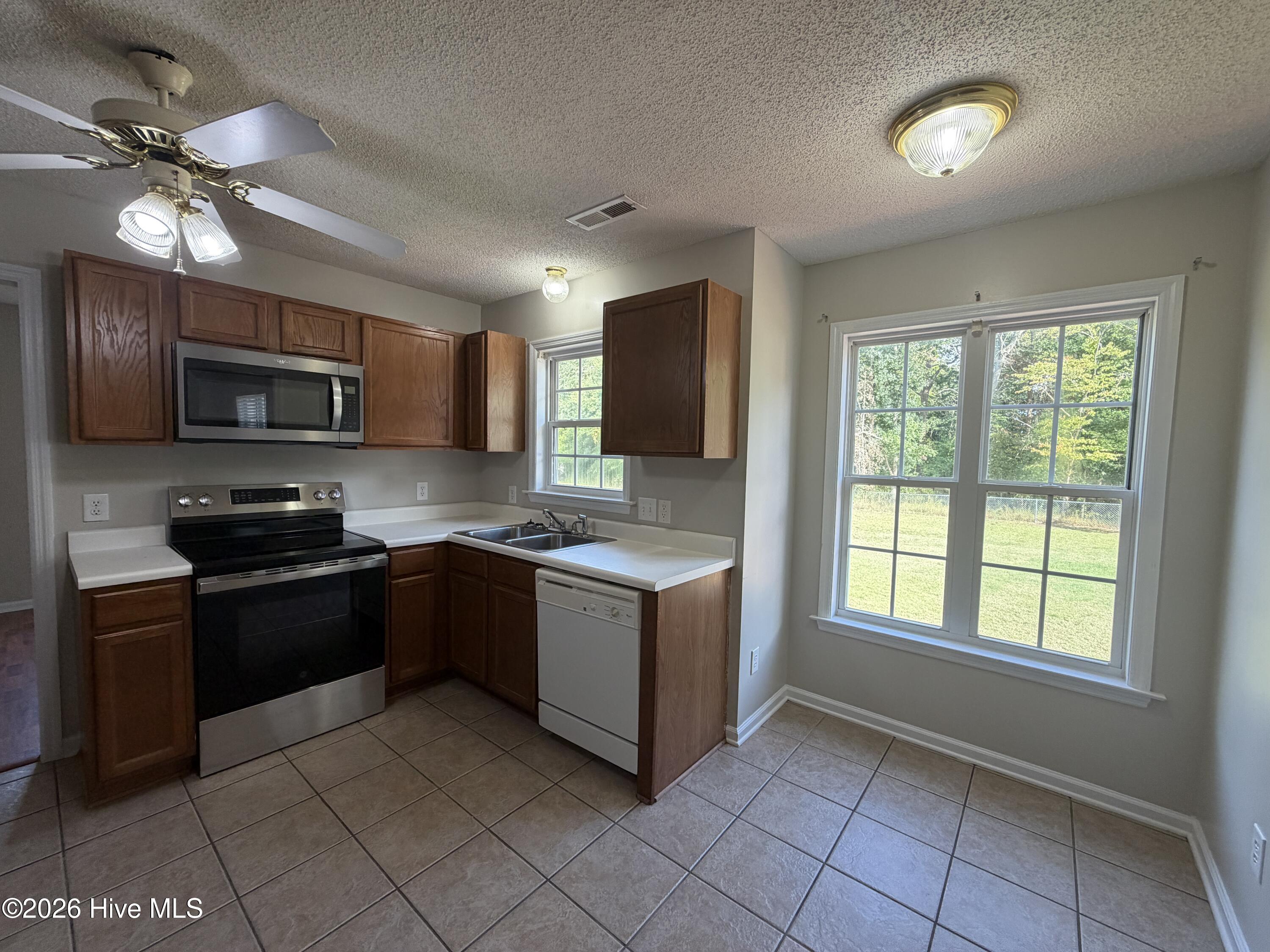 142 Forest Bluff Drive Property Photo 5