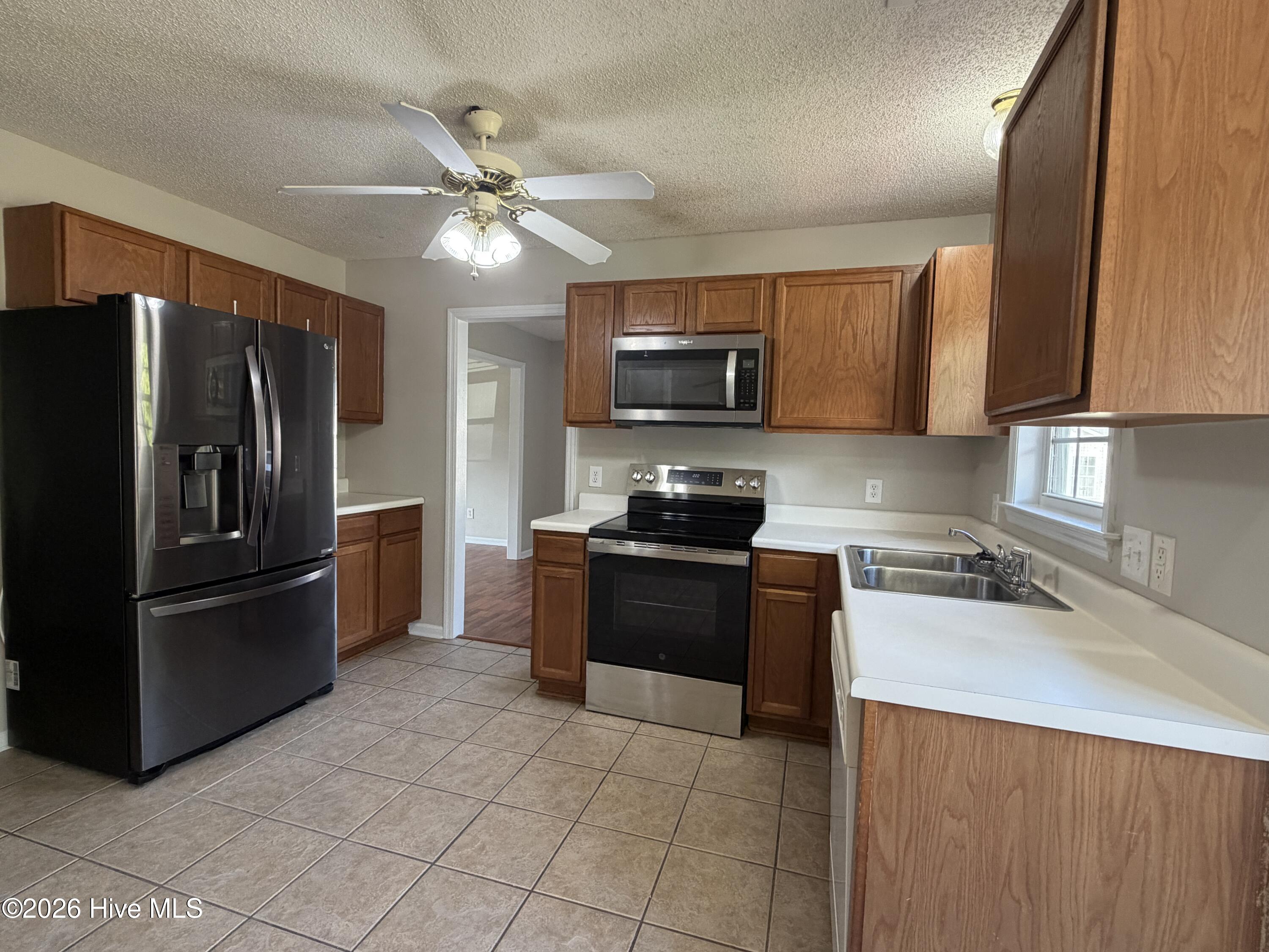 142 Forest Bluff Drive Property Photo 6