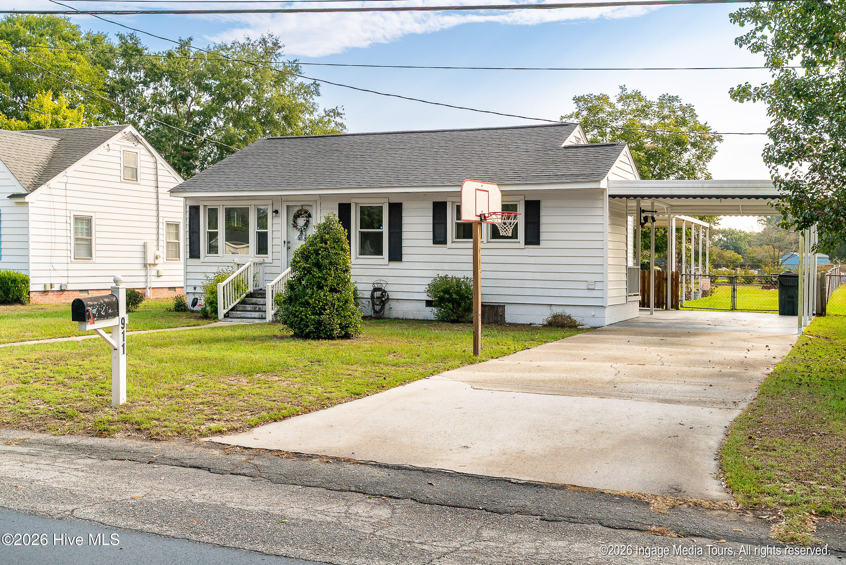 911 Cleveland Drive Property Photo 1