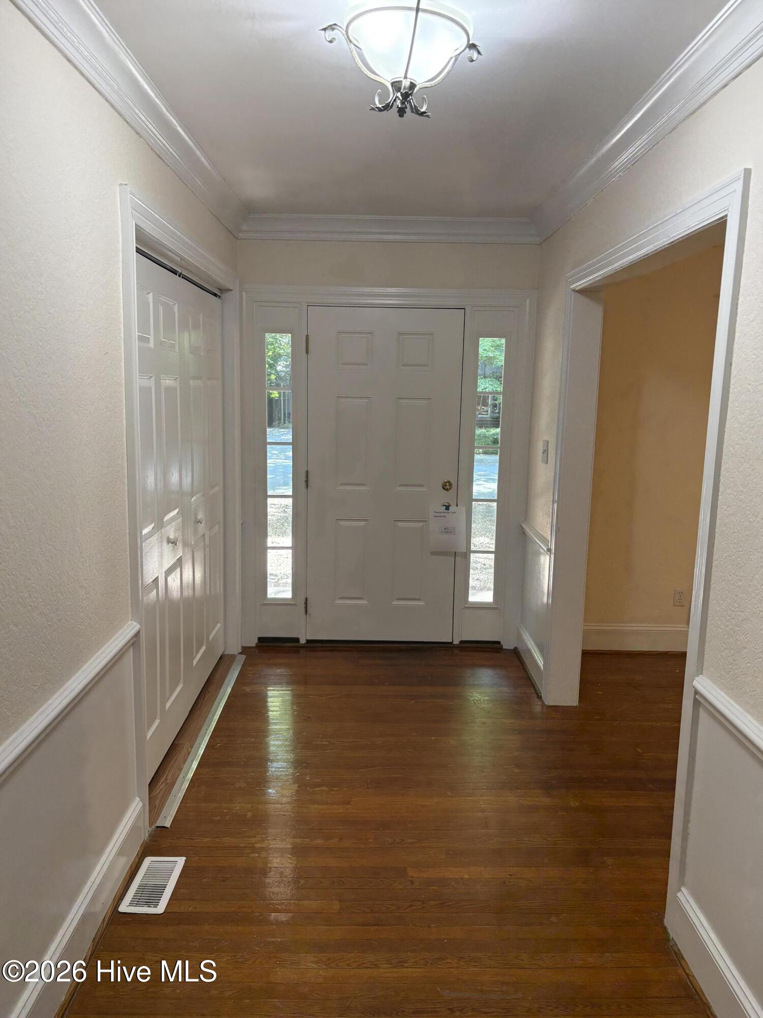 802 Forest Hill Circle Property Photo 12