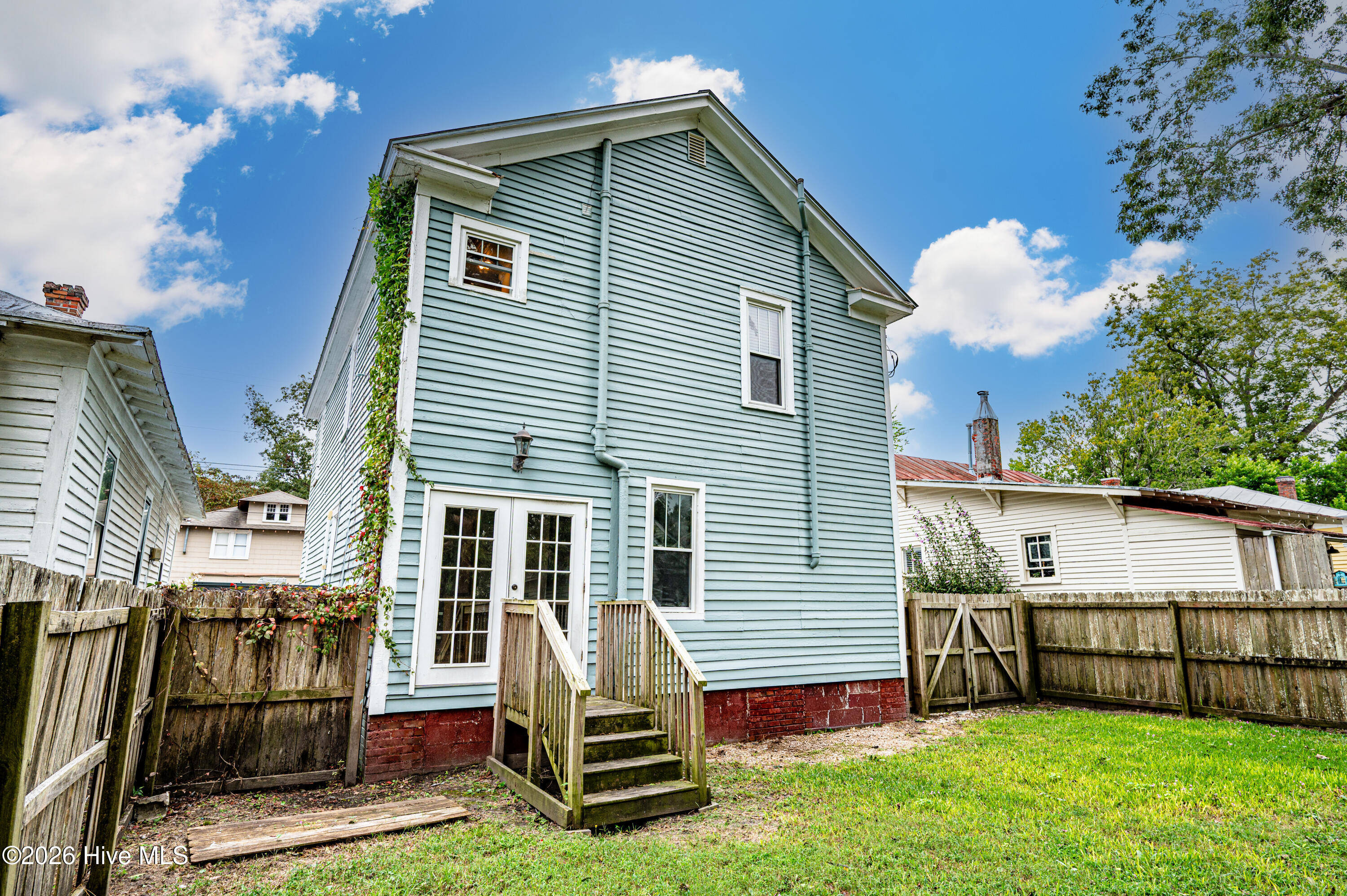312 Avenue B Property Photo 8