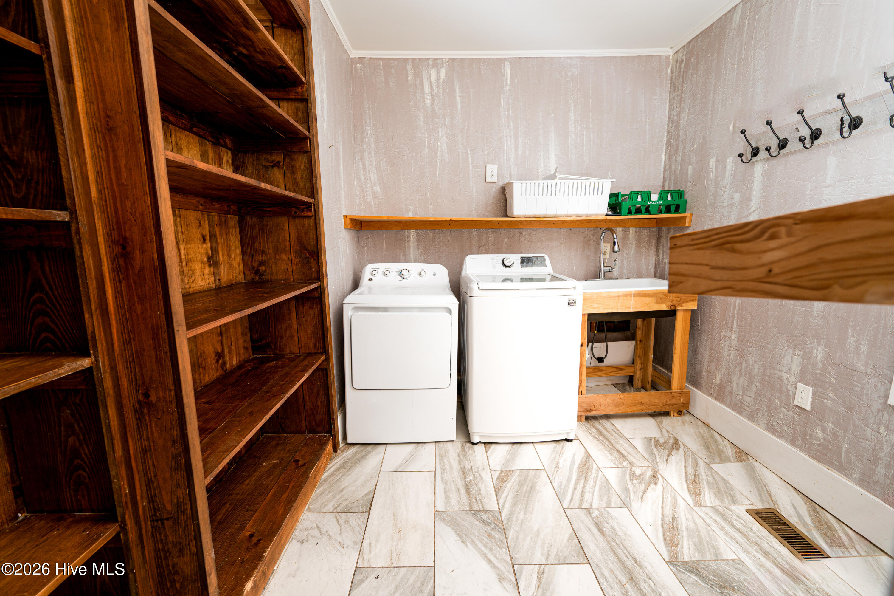312 Avenue B Property Photo 18
