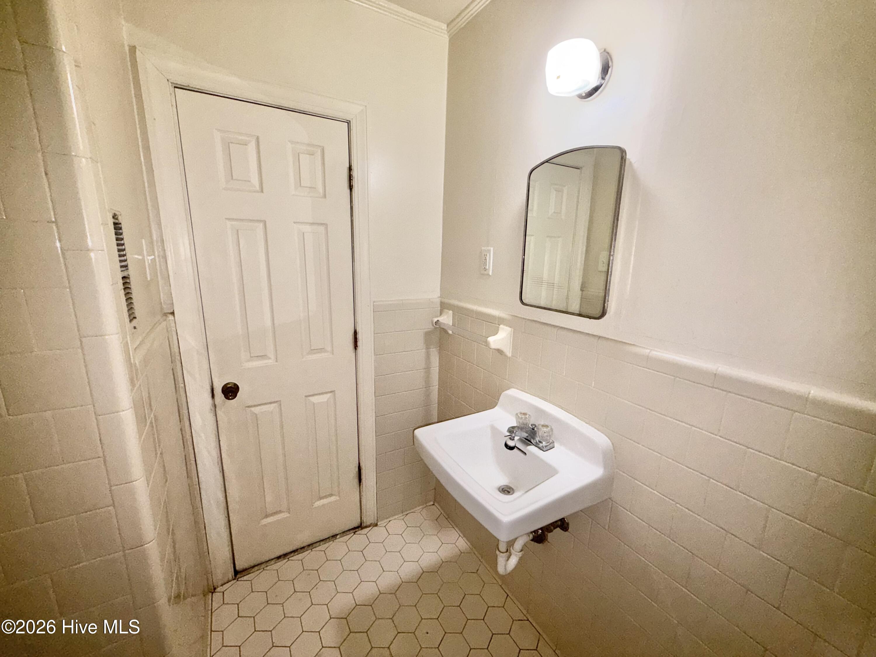 1004 Long Avenue Property Photo 18