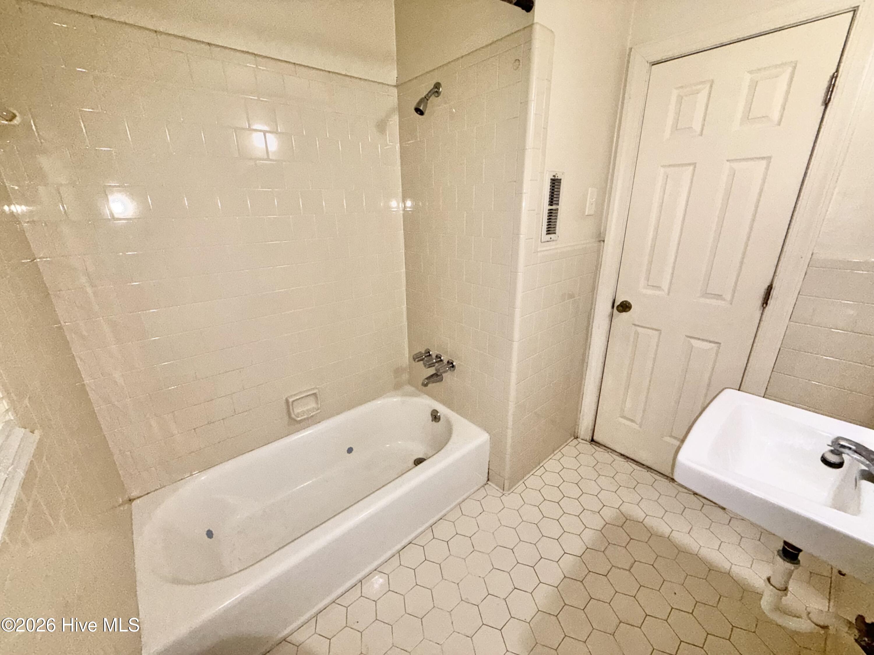 1004 Long Avenue Property Photo 19