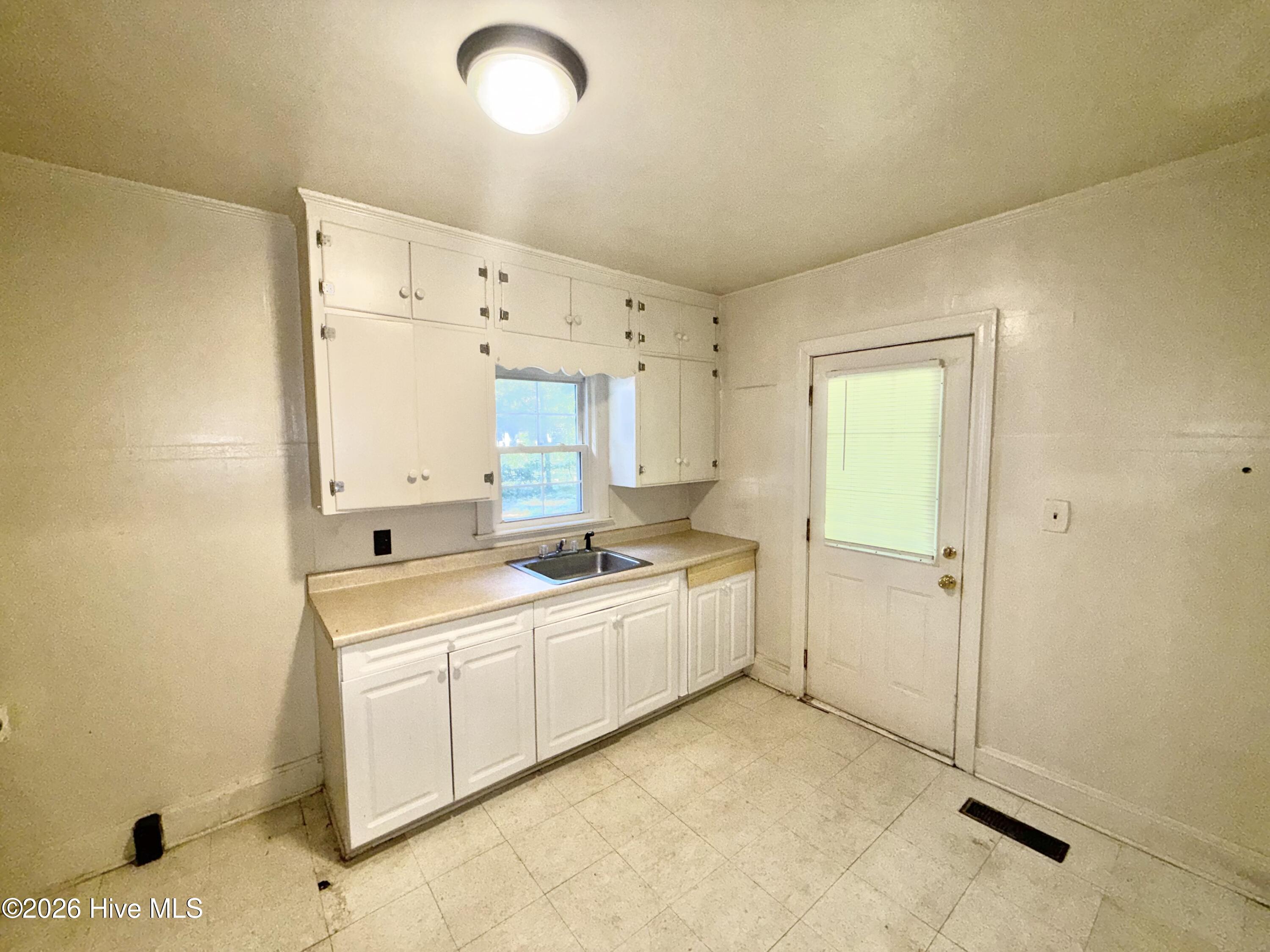 1004 Long Avenue Property Photo 21