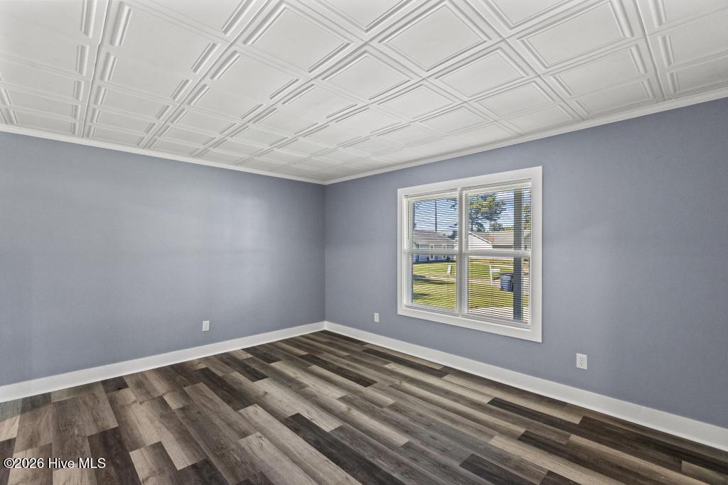 211 Warren Court Property Photo 6