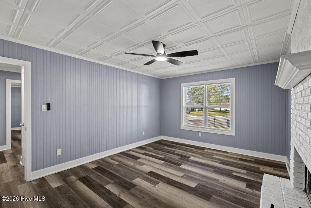 211 Warren Court Property Photo 8