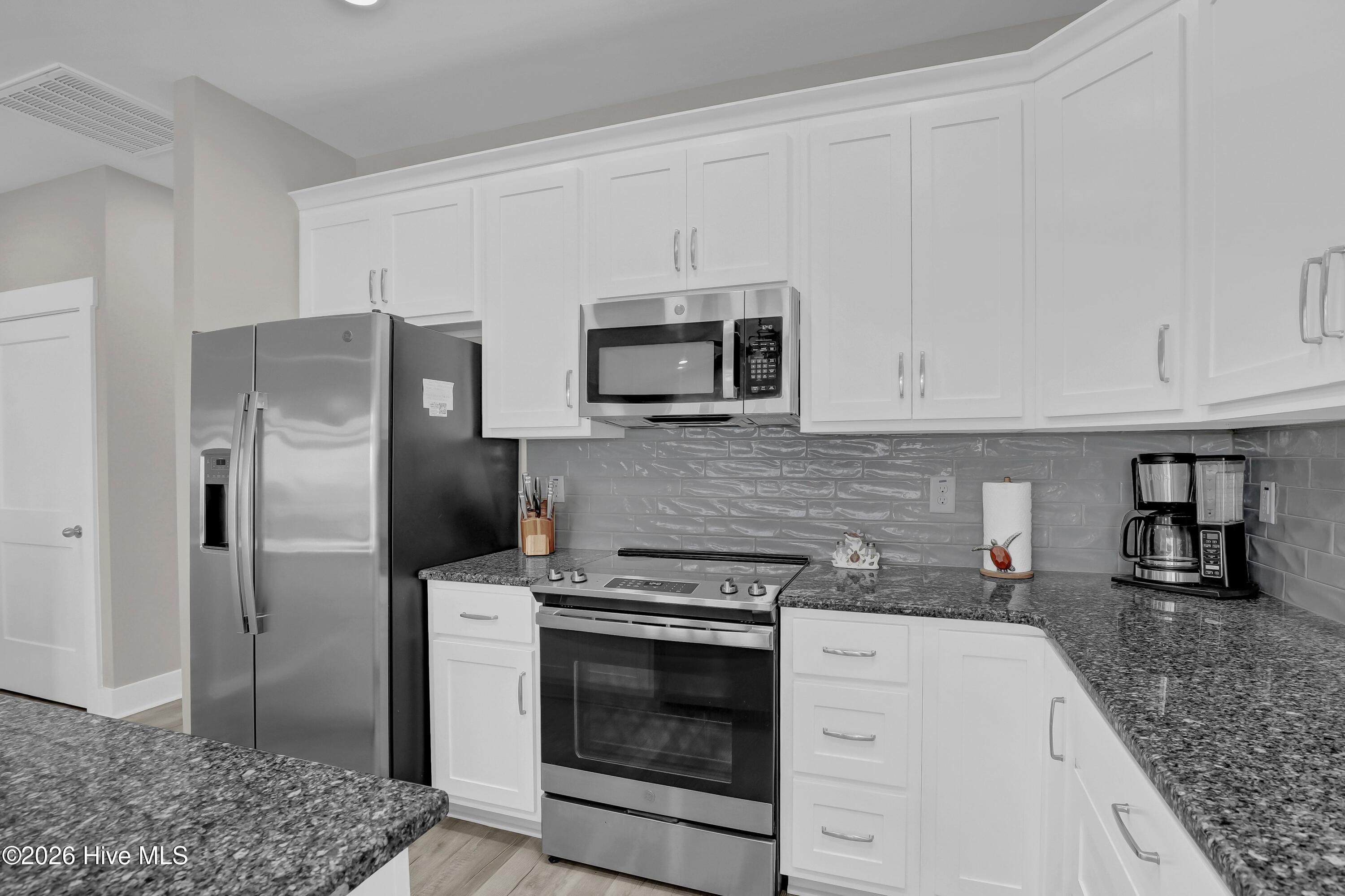 825a N New River Drive Property Photo 31
