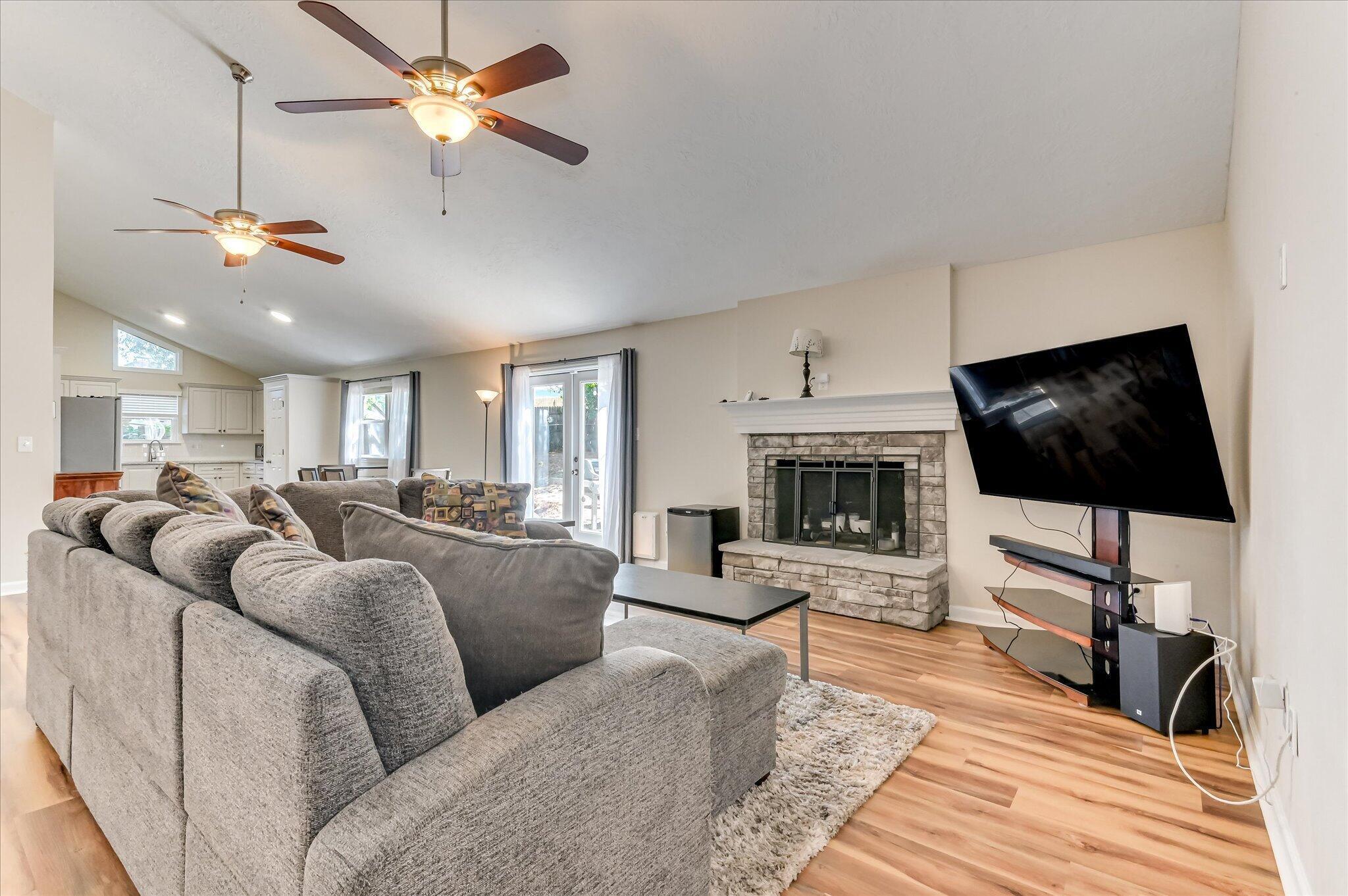 2015 Bridgewater Drive Property Photo 6