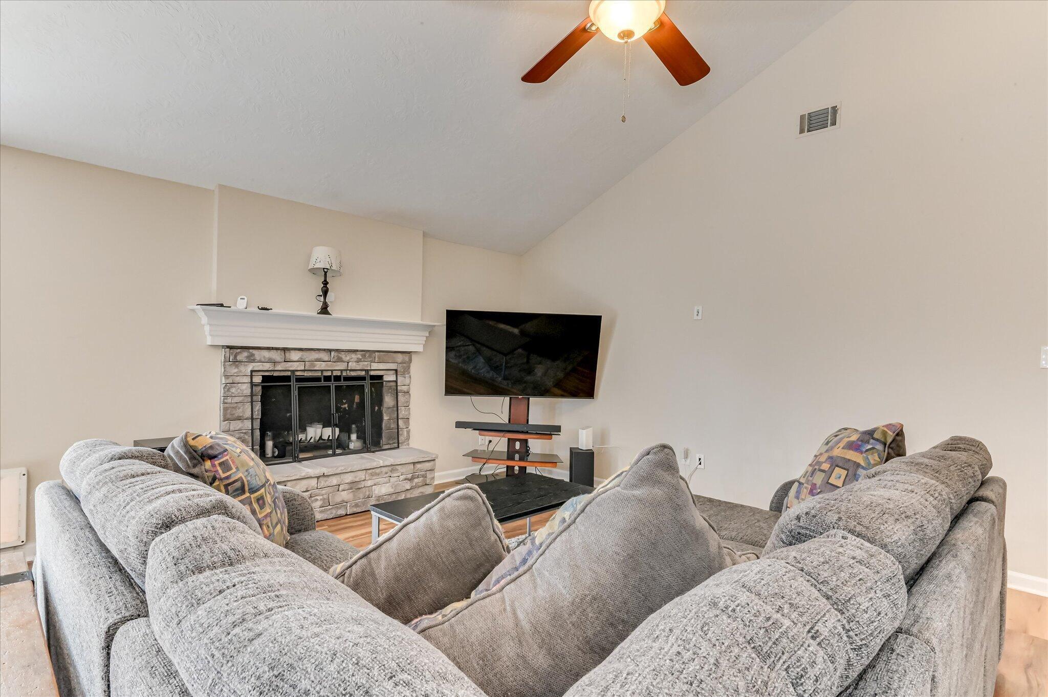 2015 Bridgewater Drive Property Photo 8