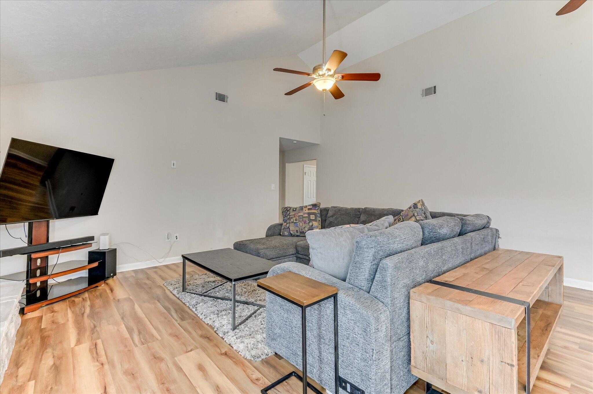 2015 Bridgewater Drive Property Photo 9