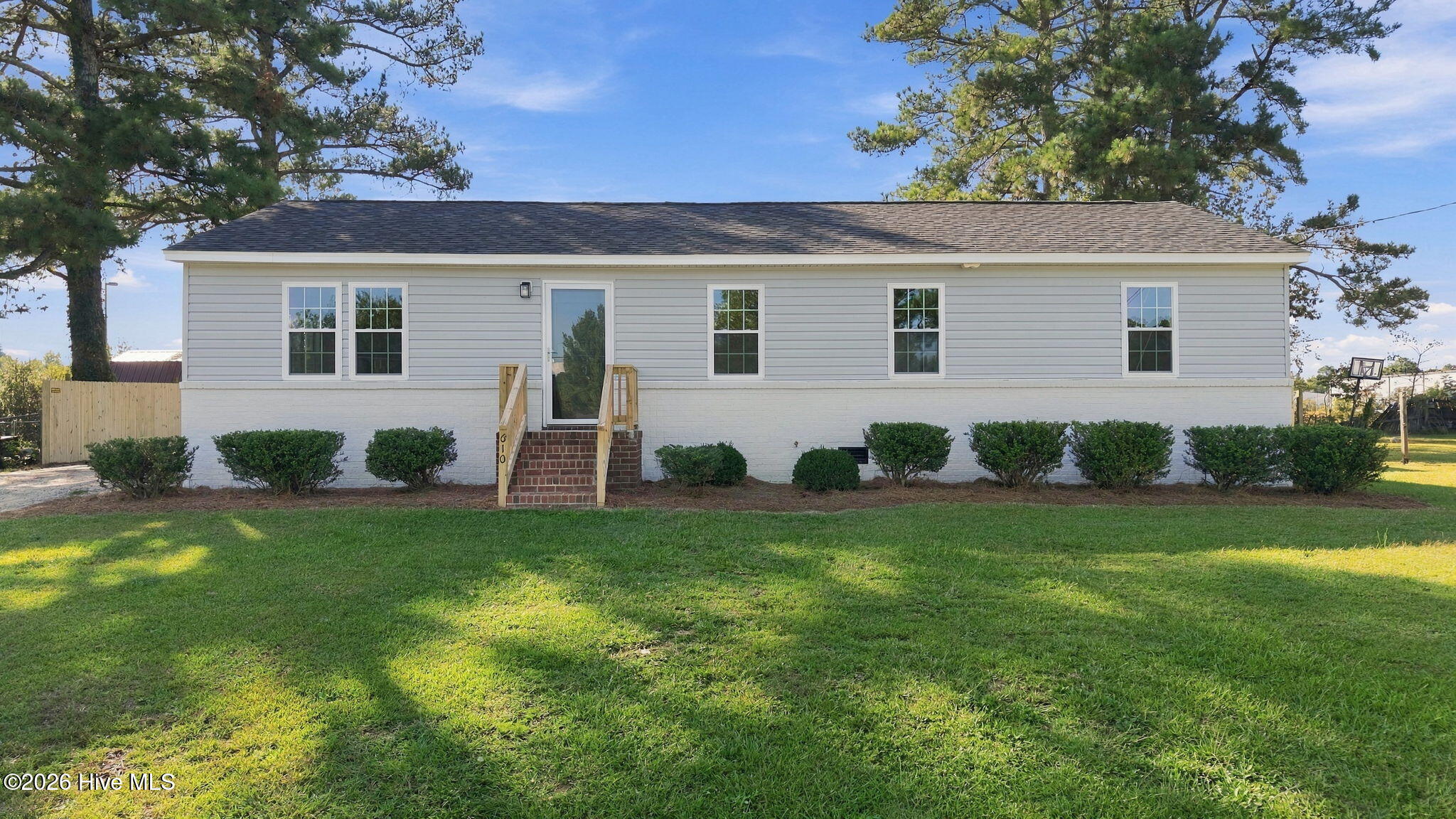610 Lakeview Drive Property Photo 1