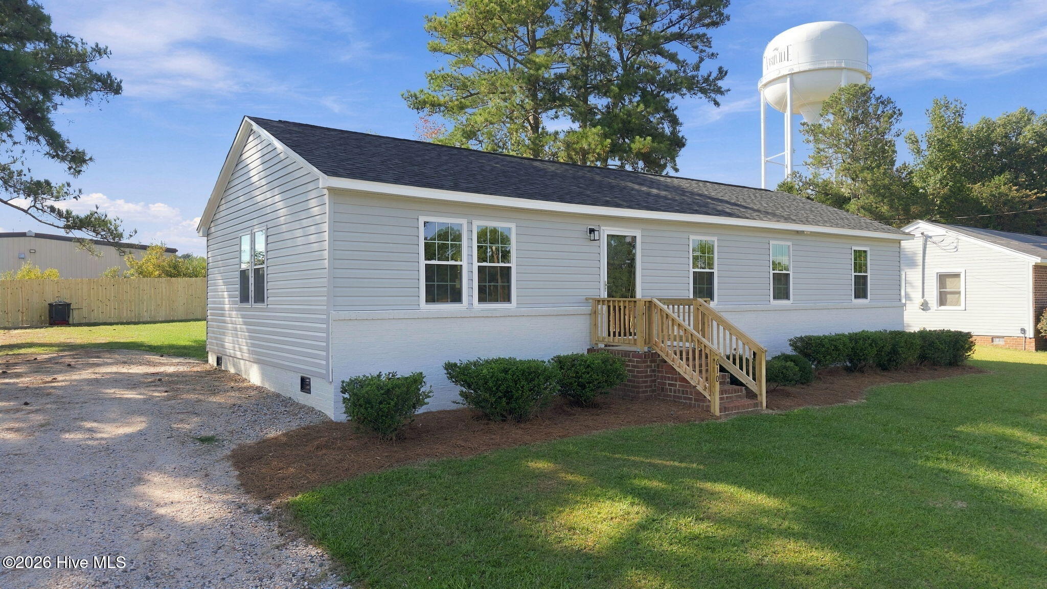610 Lakeview Drive Property Photo 3