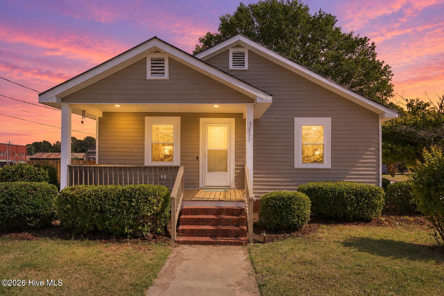 3631 S Lynch Street Property Photo 2