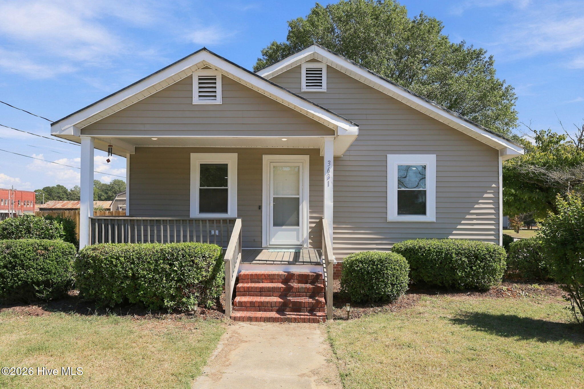 3631 S Lynch Street Property Photo 5