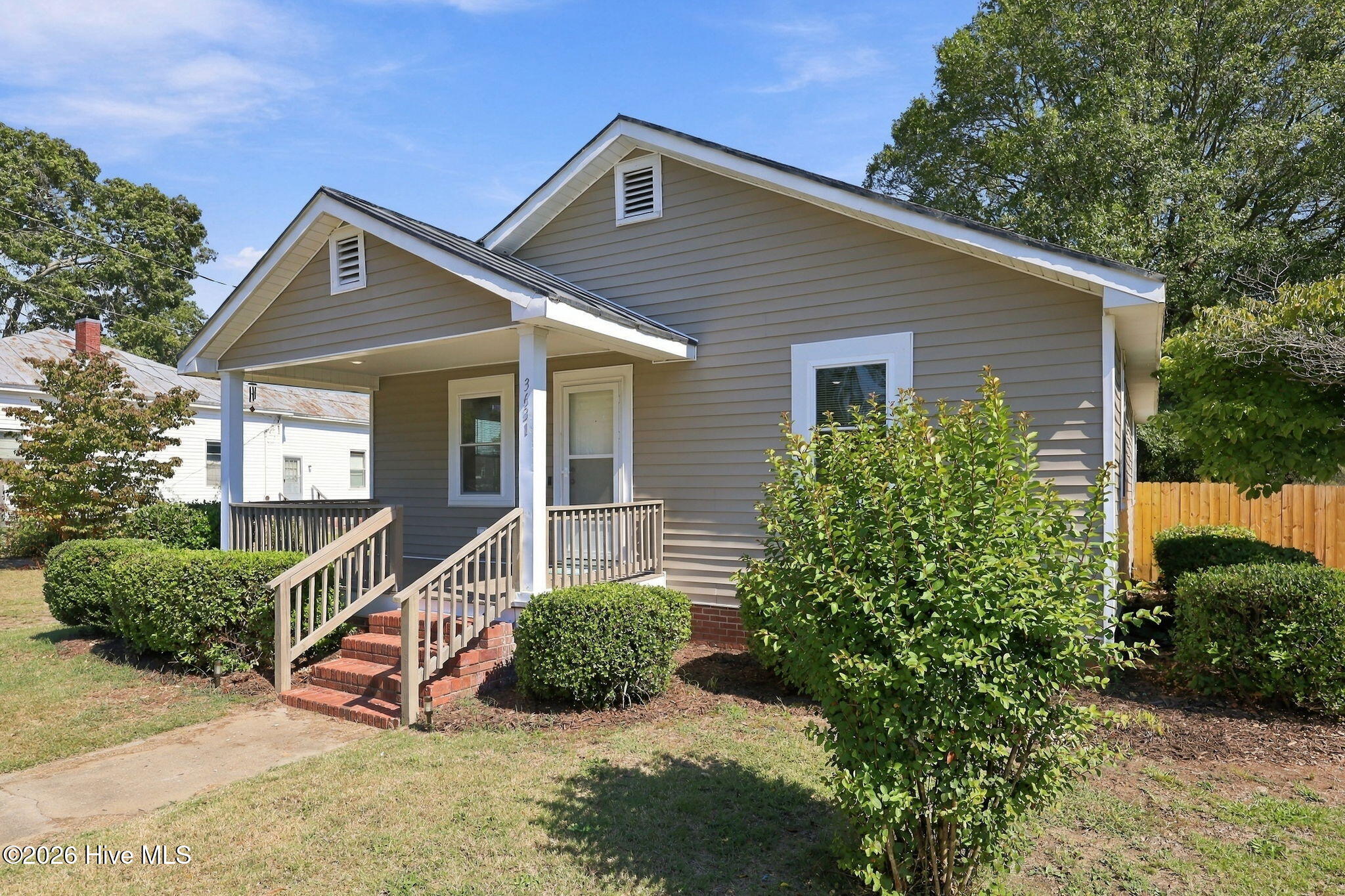 3631 S Lynch Street Property Photo 6