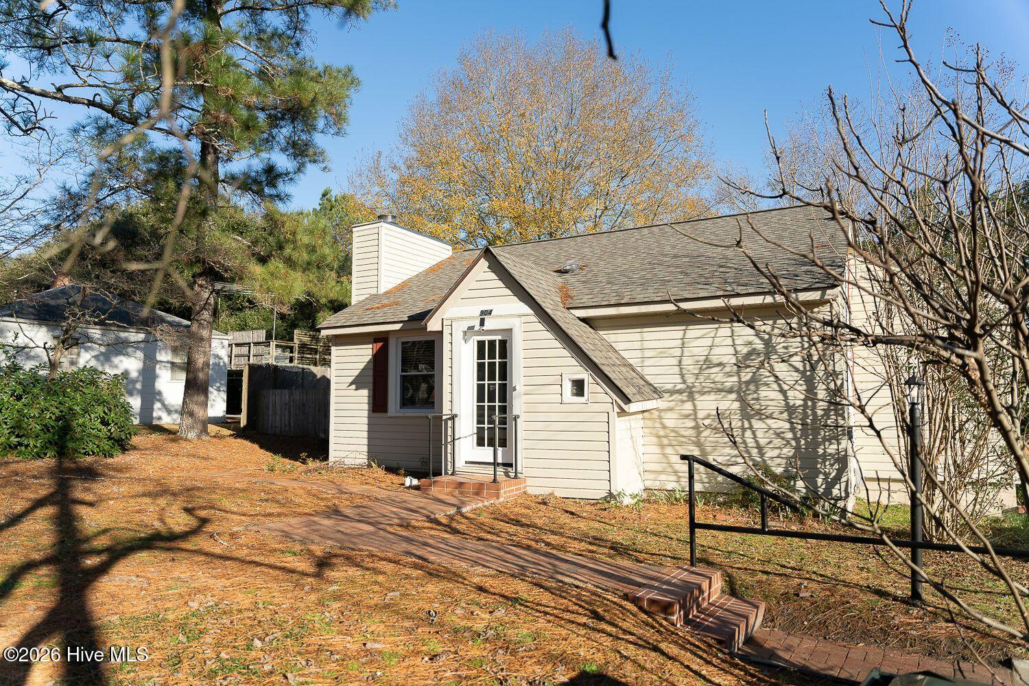 904 W Saunders Avenue Property Photo 1
