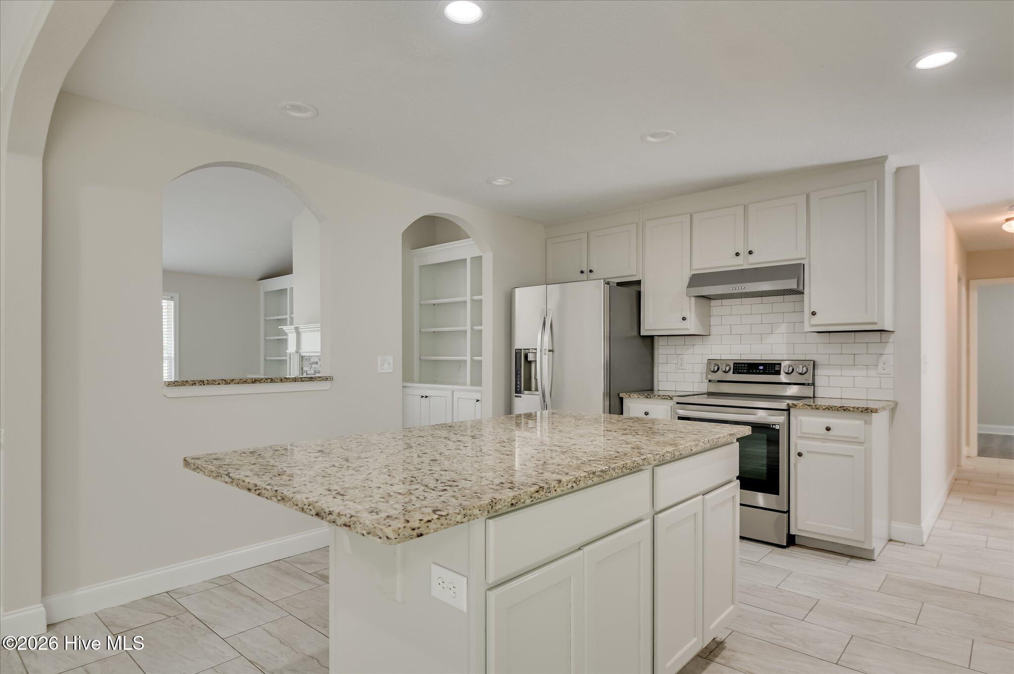 2054 Lake Forest Drive Property Photo 9