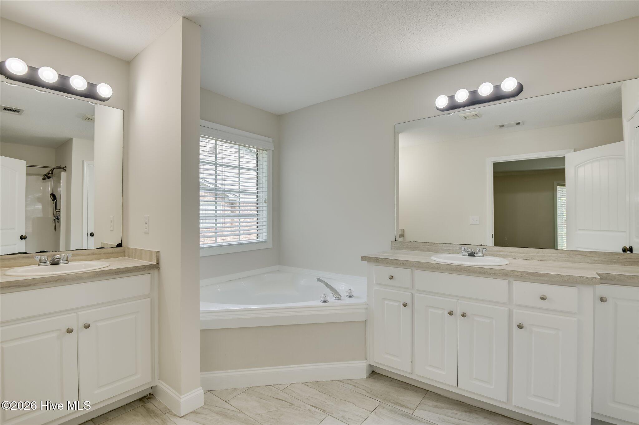 2054 Lake Forest Drive Property Photo 21