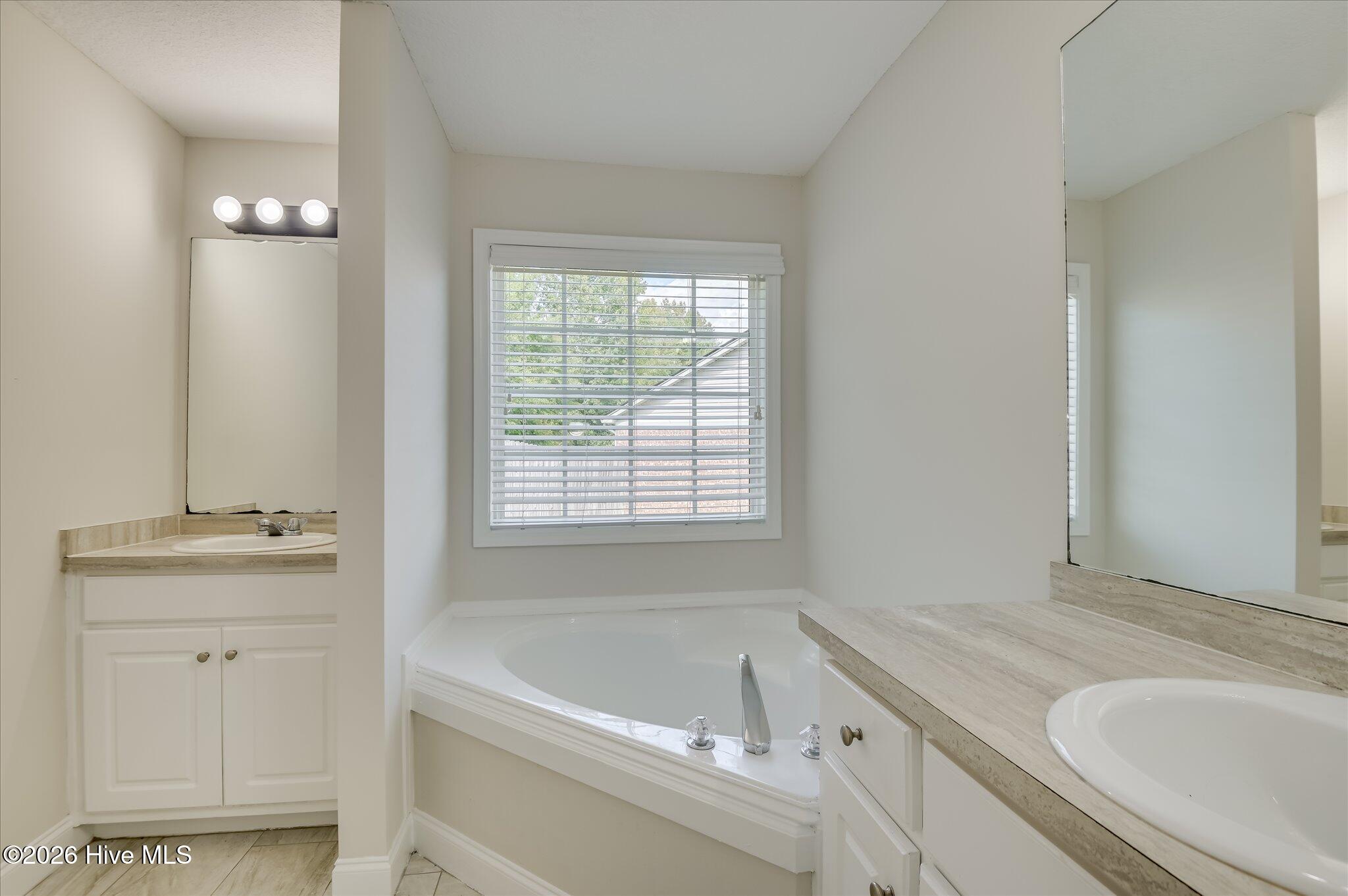2054 Lake Forest Drive Property Photo 24