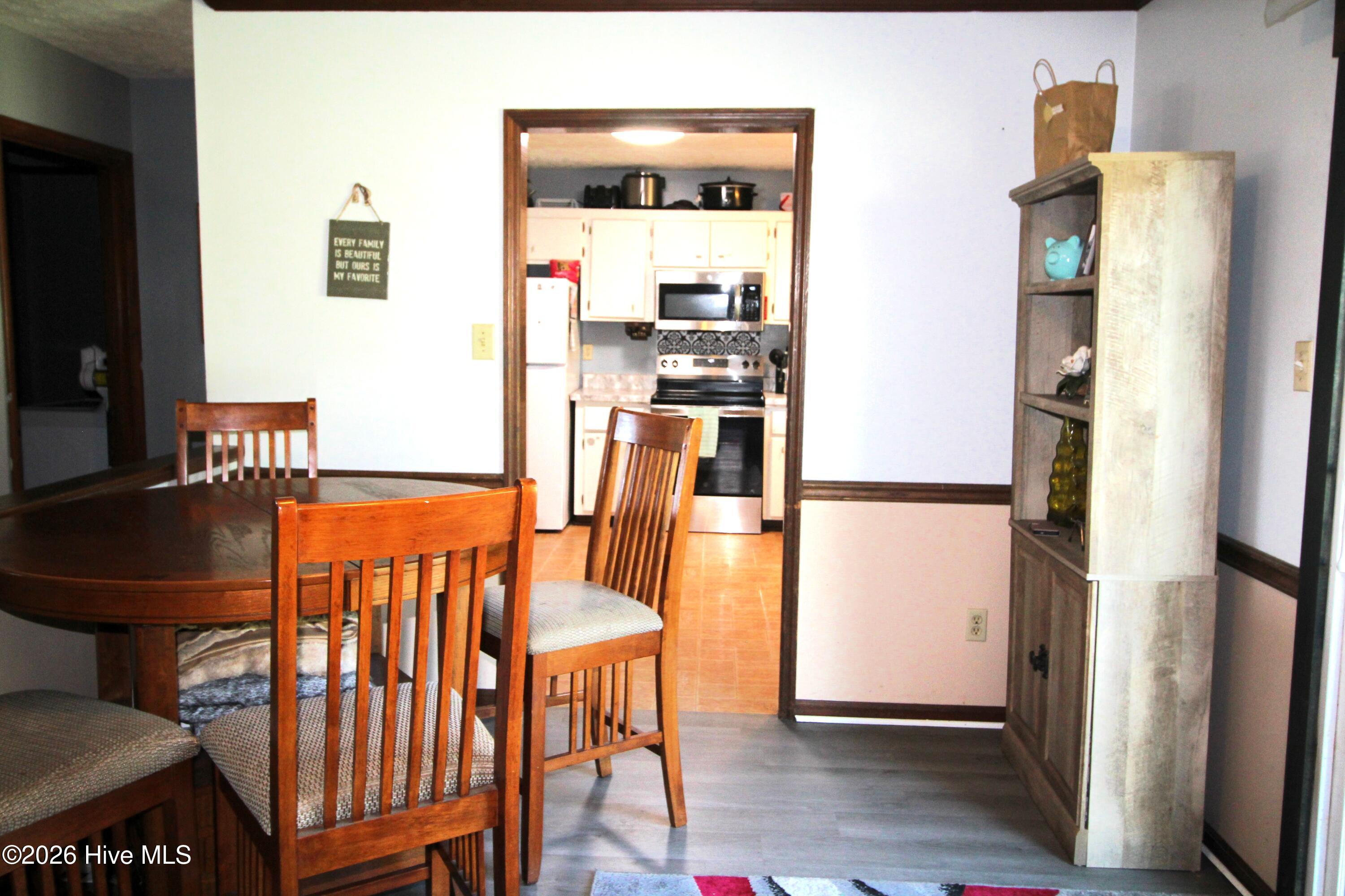 216 Ashwood Court Property Photo 4