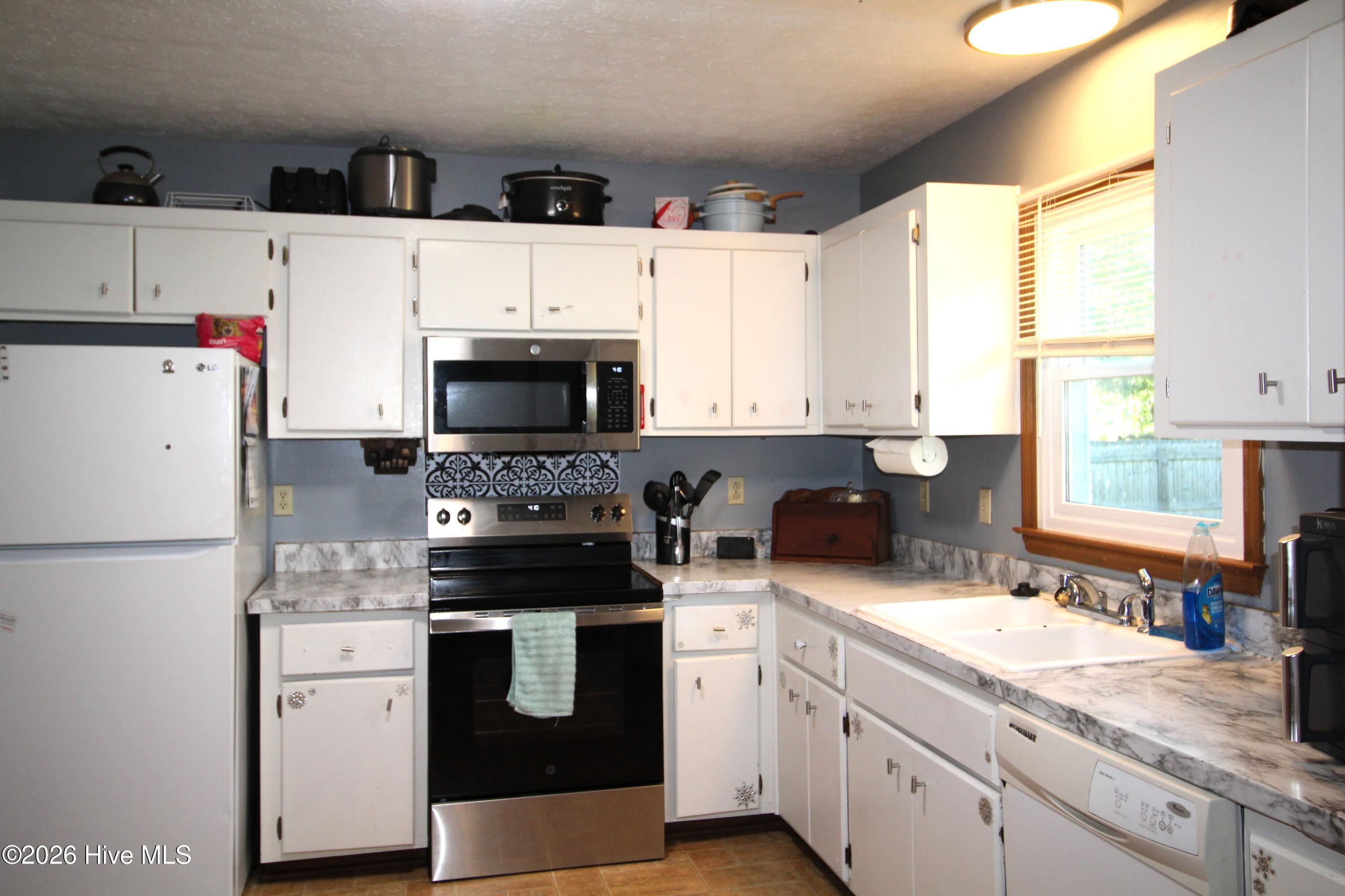216 Ashwood Court Property Photo 6