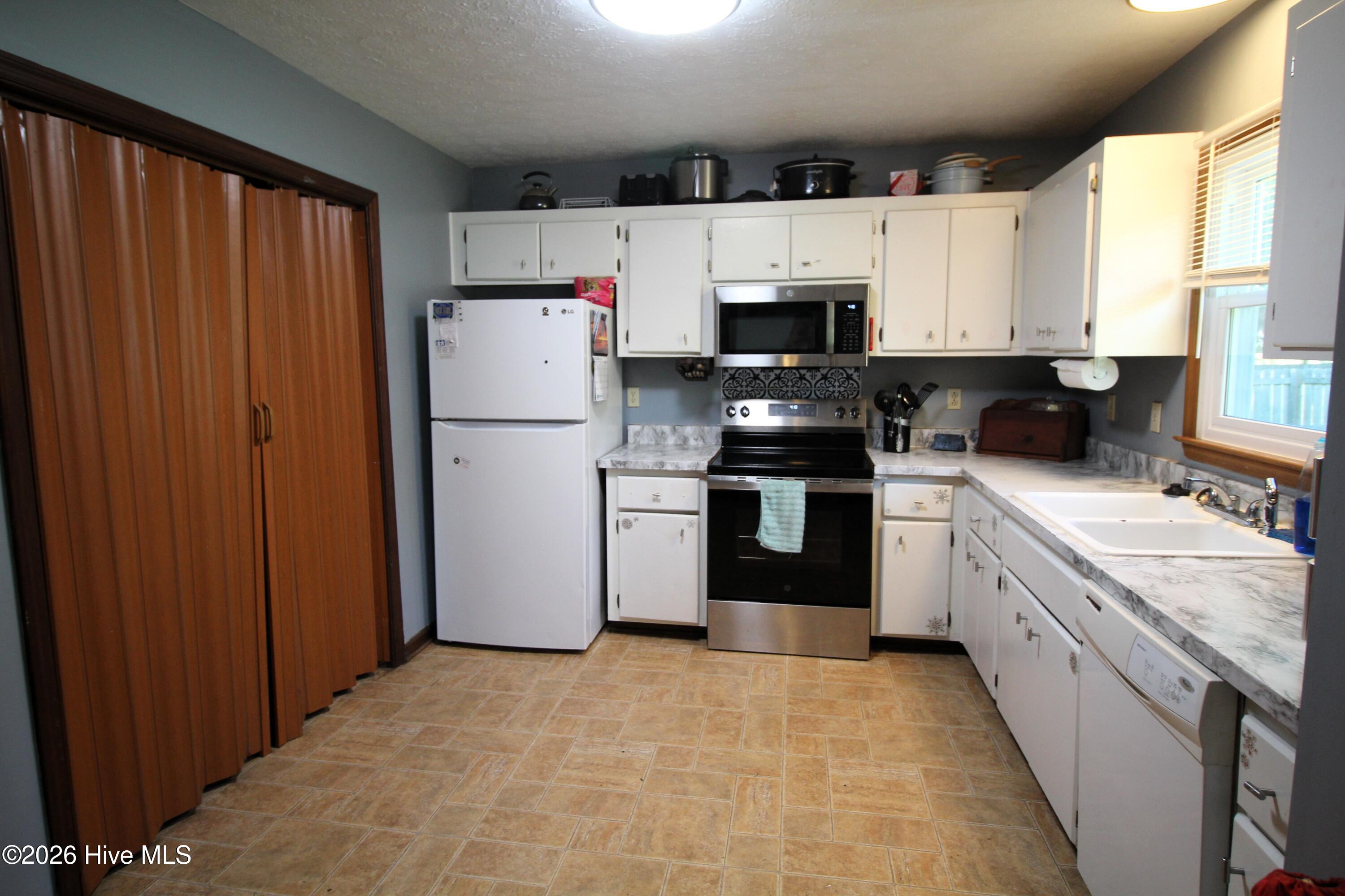 216 Ashwood Court Property Photo 7