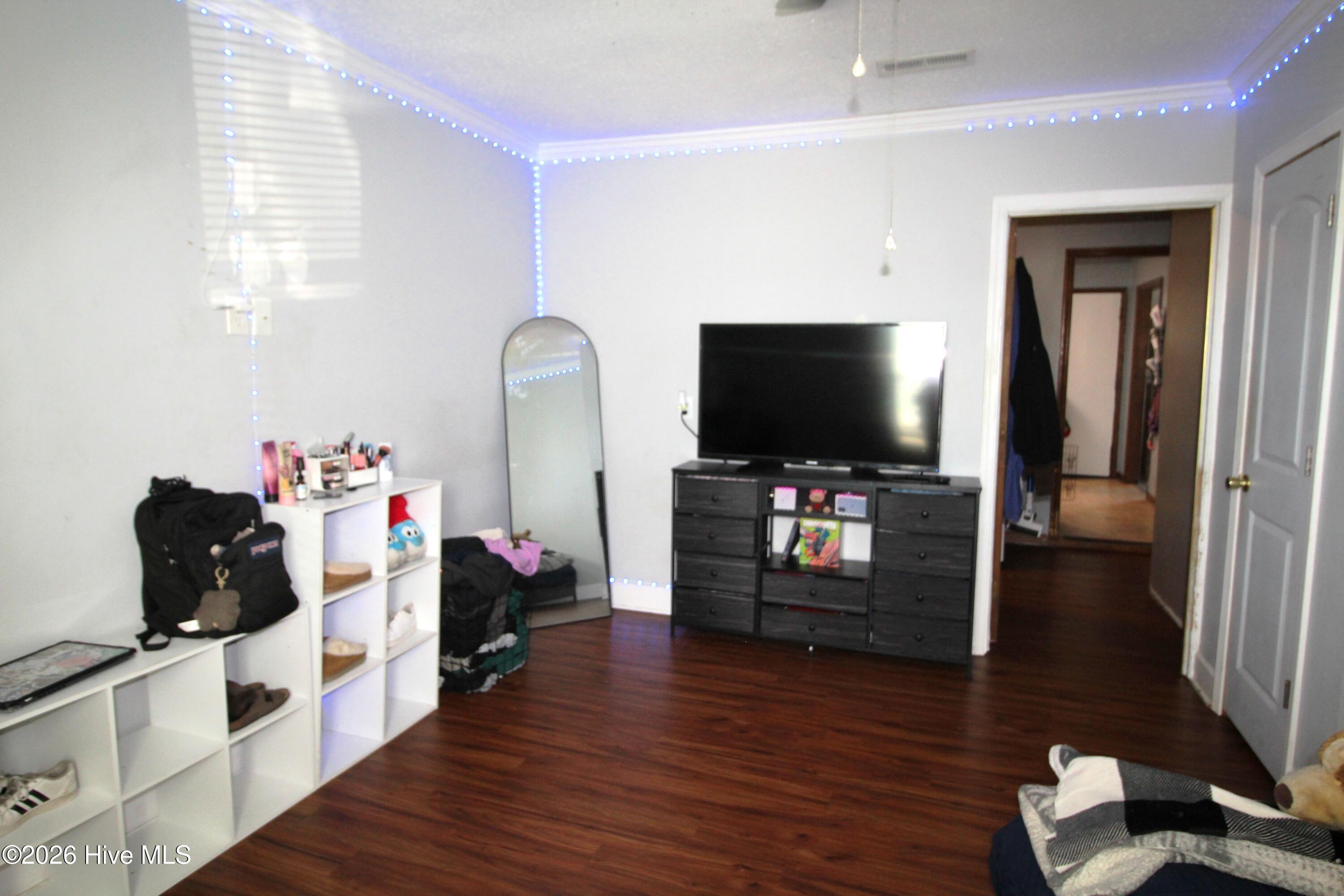 216 Ashwood Court Property Photo 11