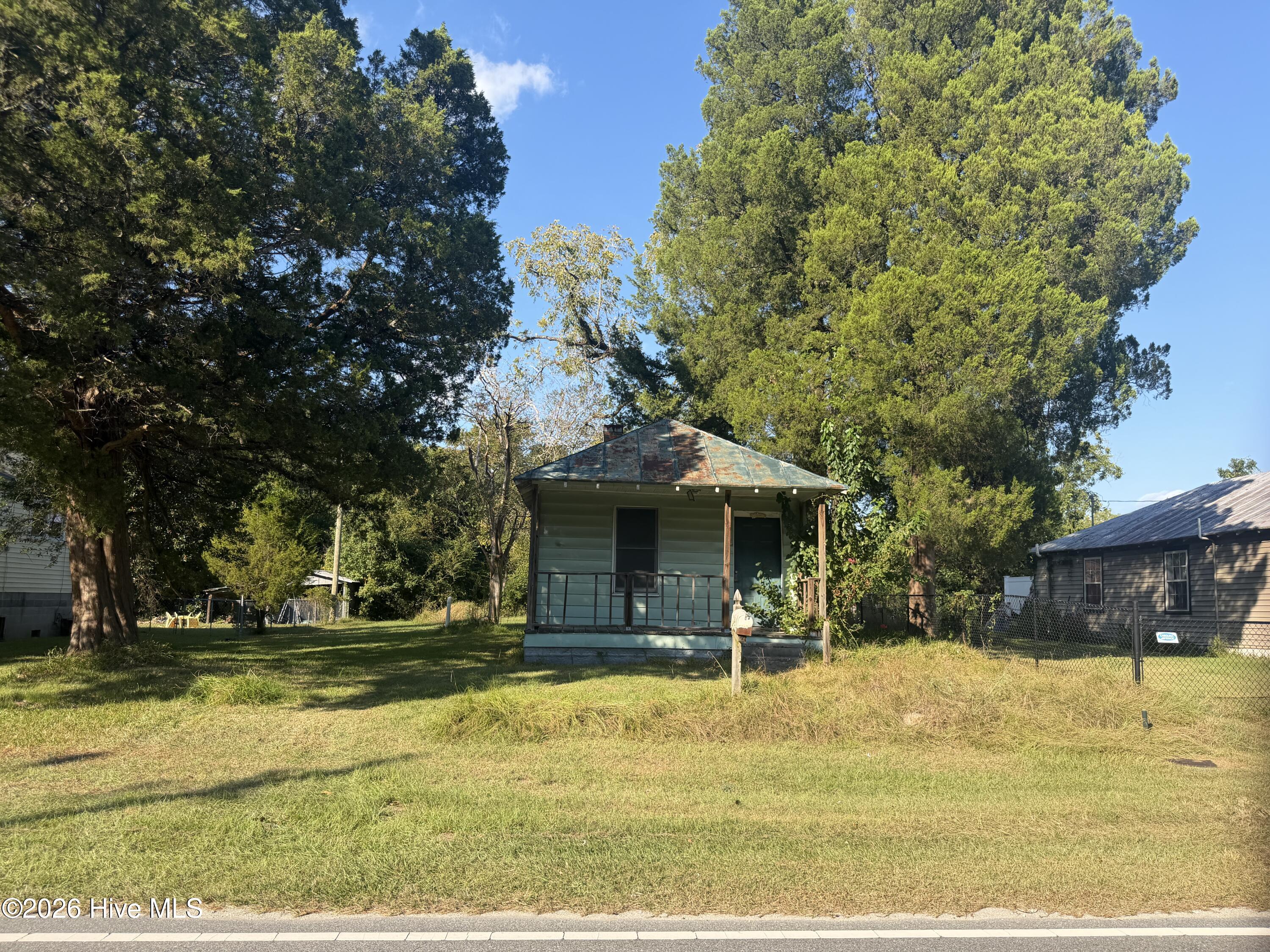 2204 Oaks Road Property Photo 1